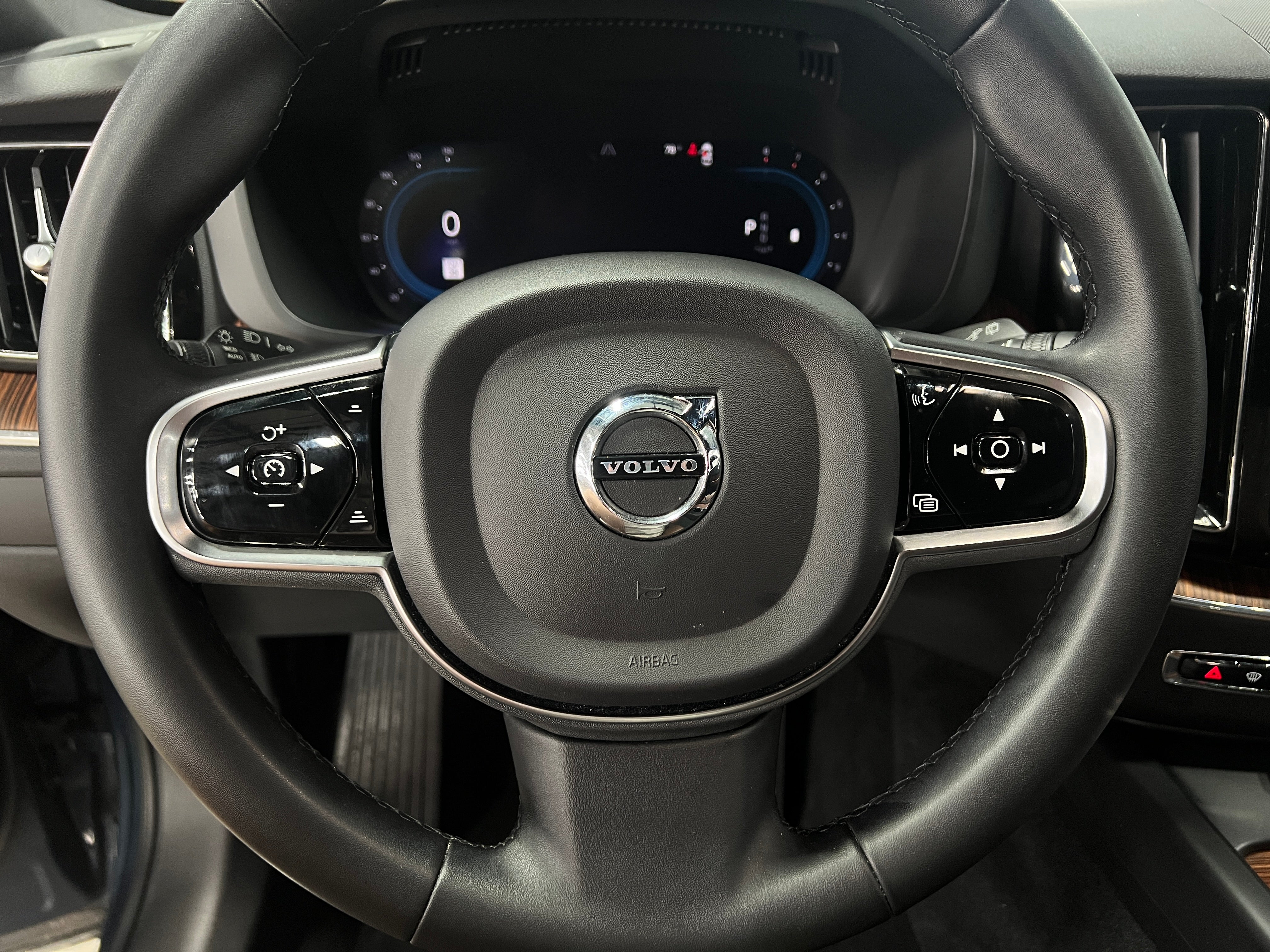 2023 Volvo XC60 B5 Plus 4