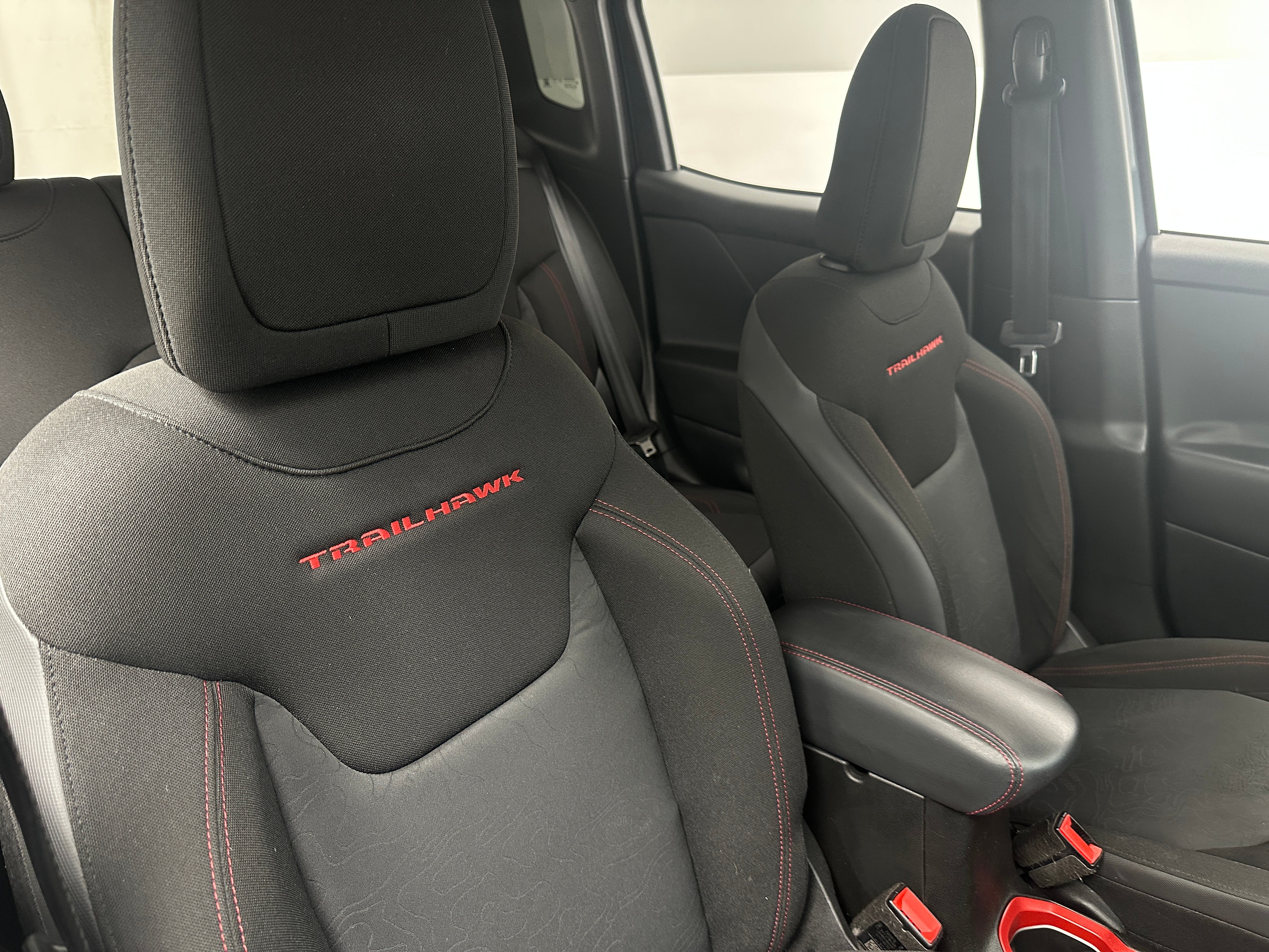 2015 Jeep Renegade Trailhawk 2