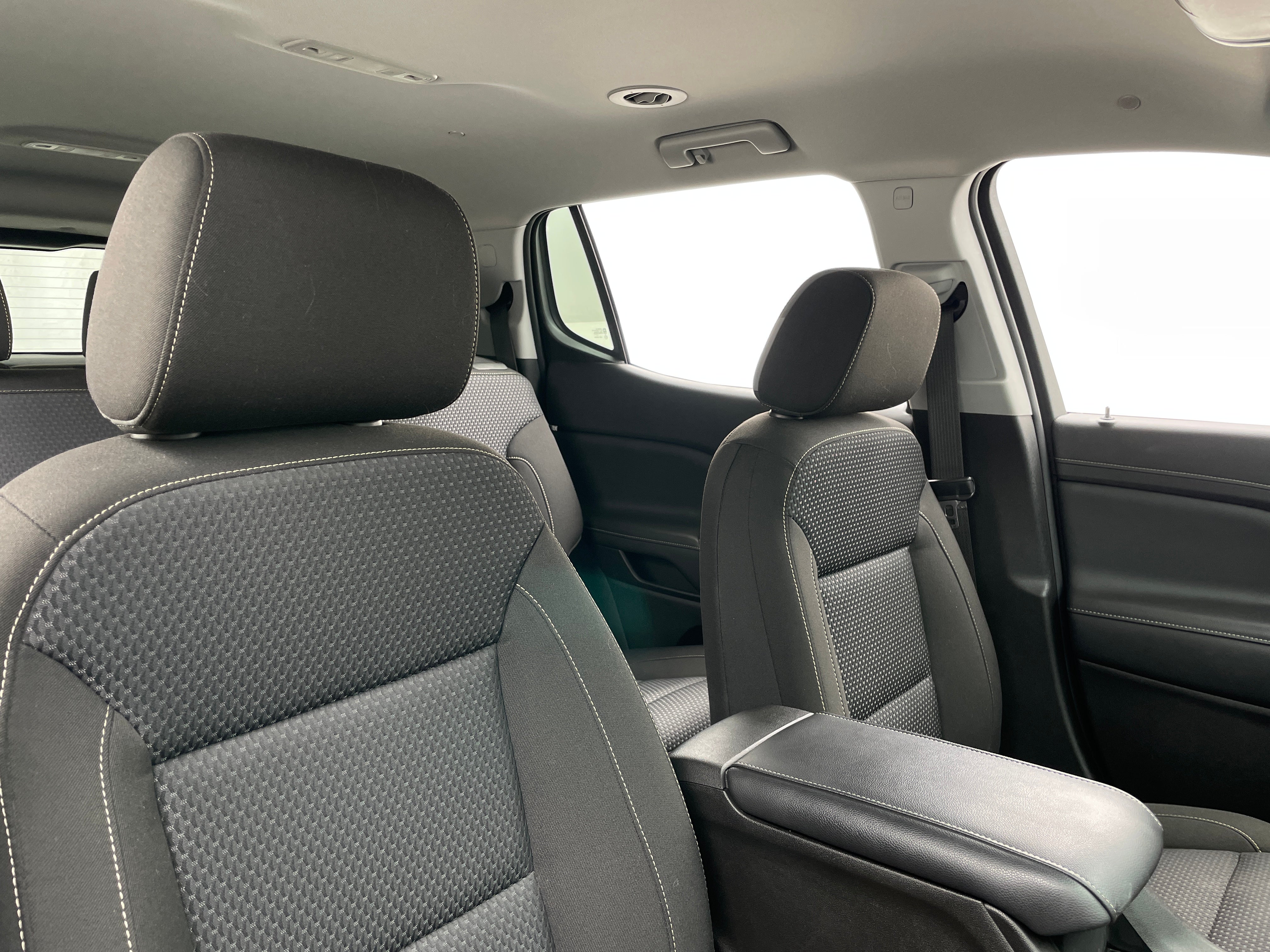 2023 GMC Acadia SLE 2