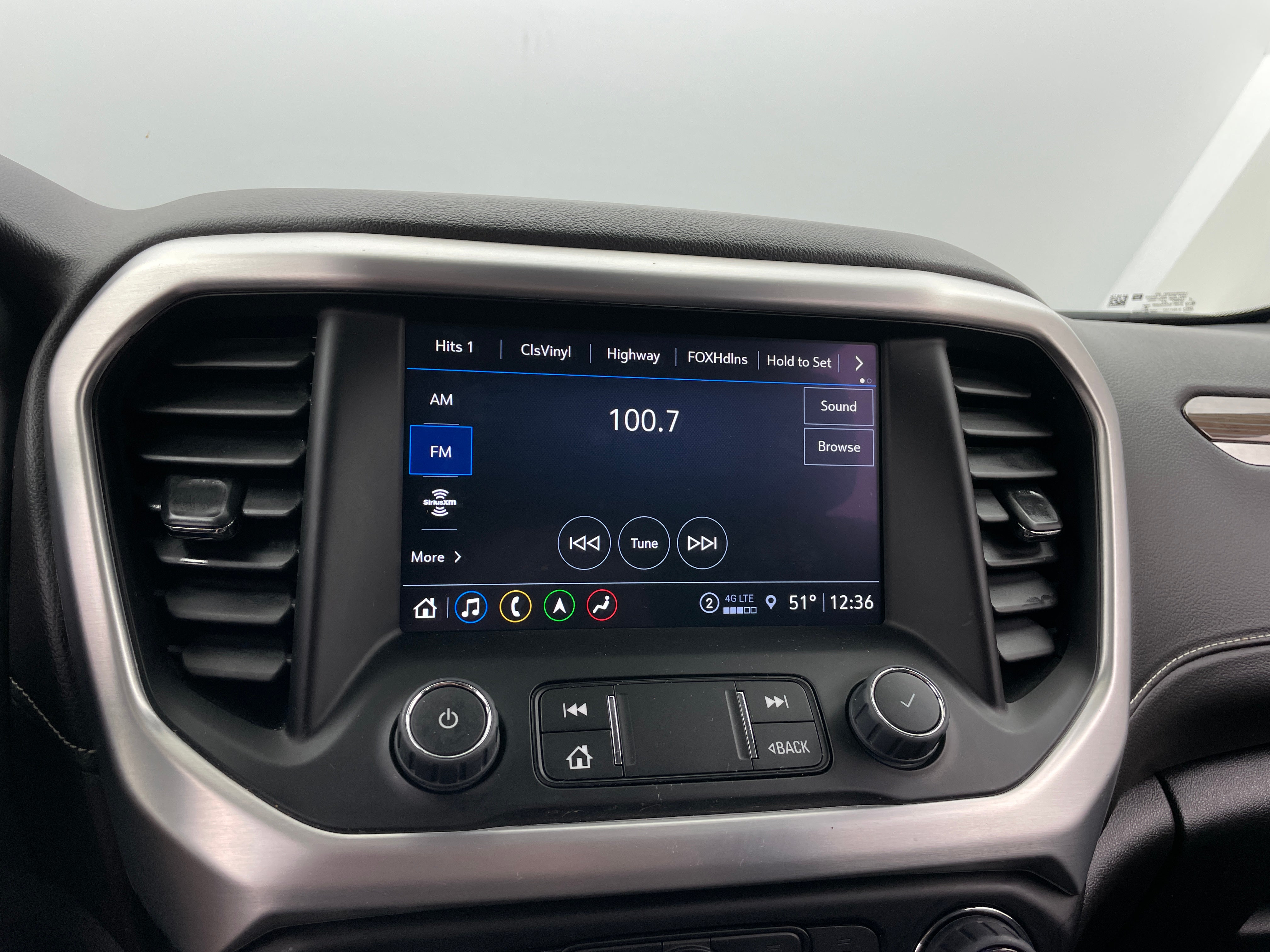 2023 GMC Acadia SLE 4