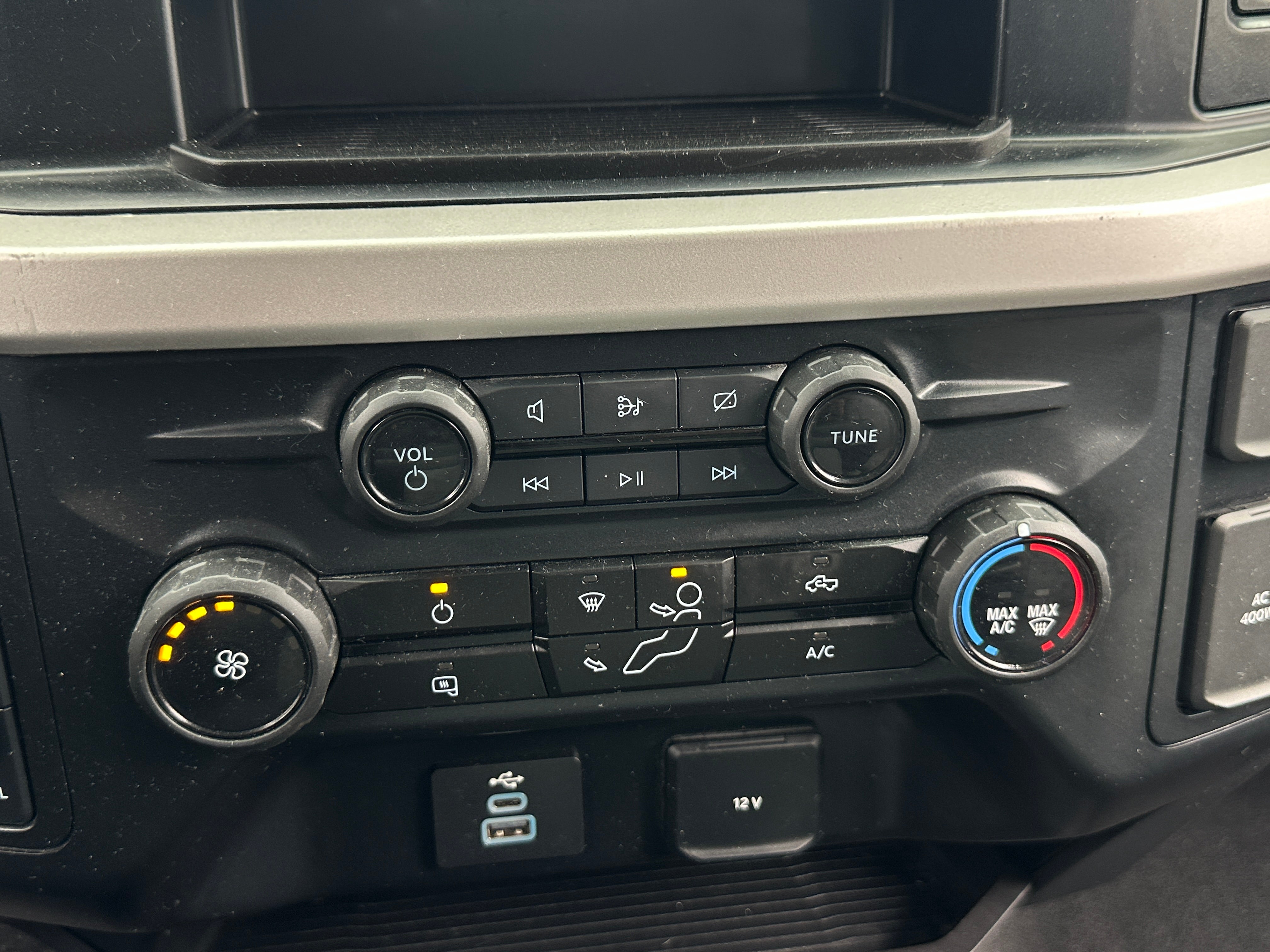 2024 Ford Econoline E-250 4