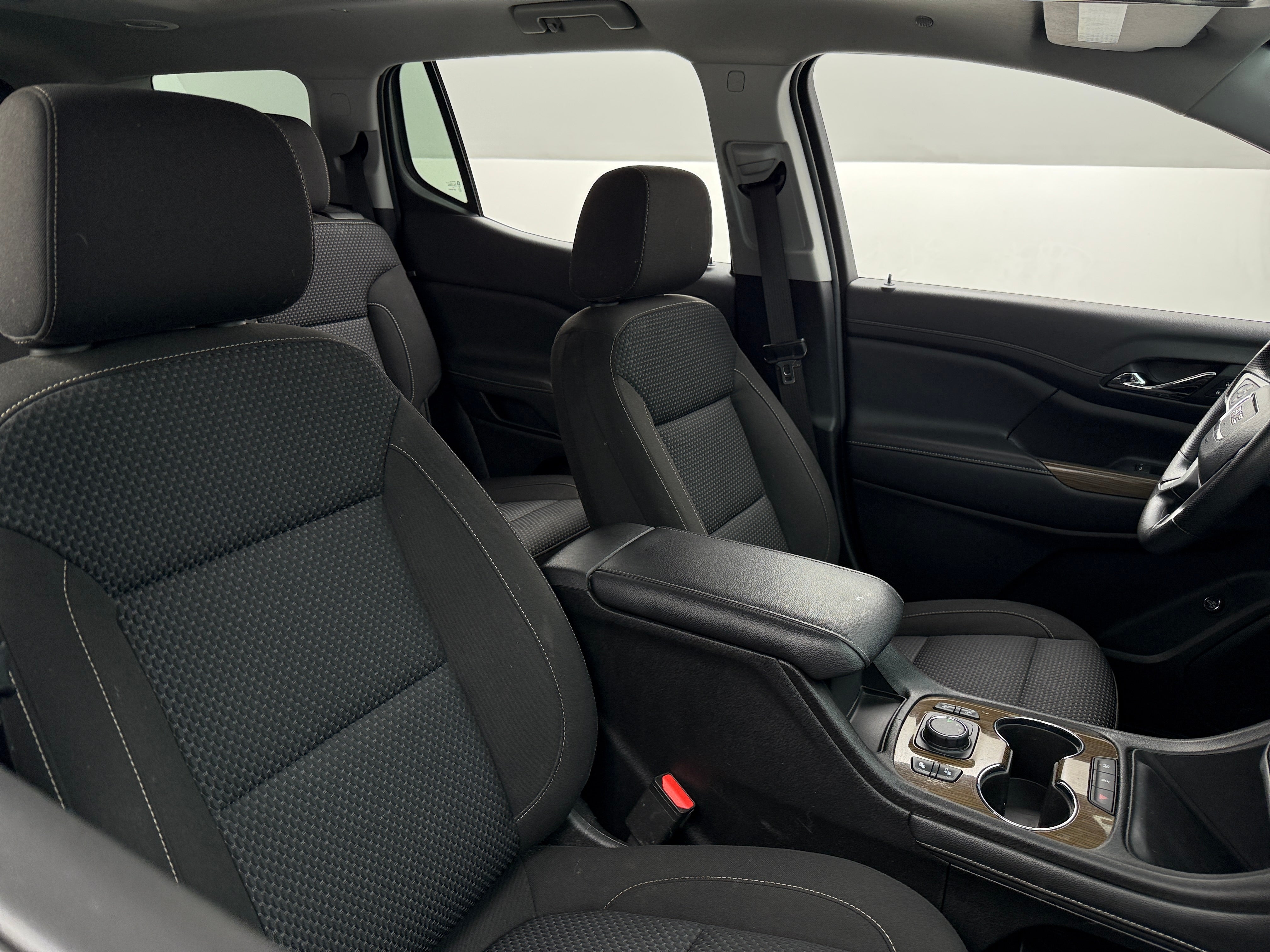 2023 GMC Acadia SLE 2