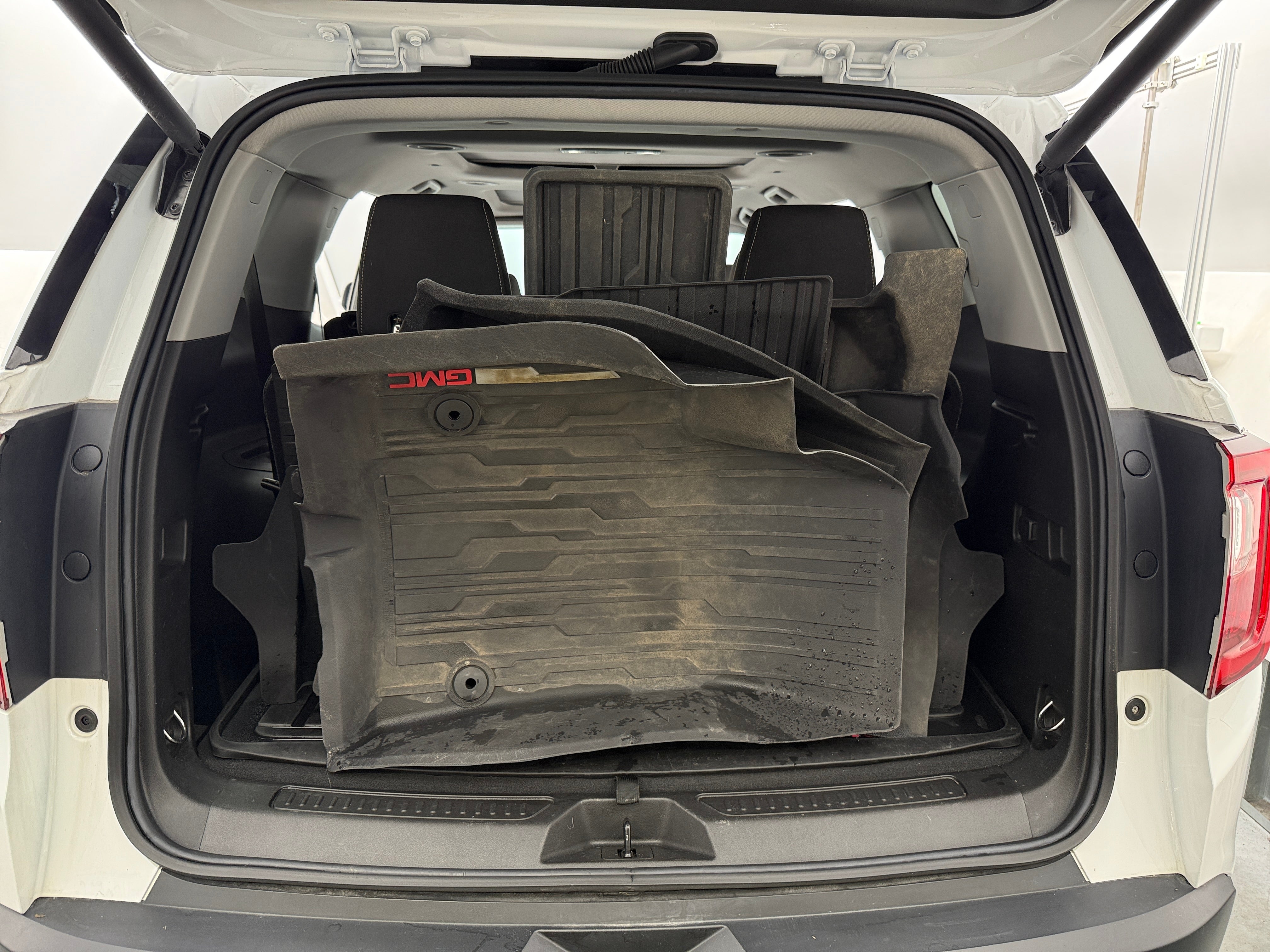 2023 GMC Acadia SLE 7