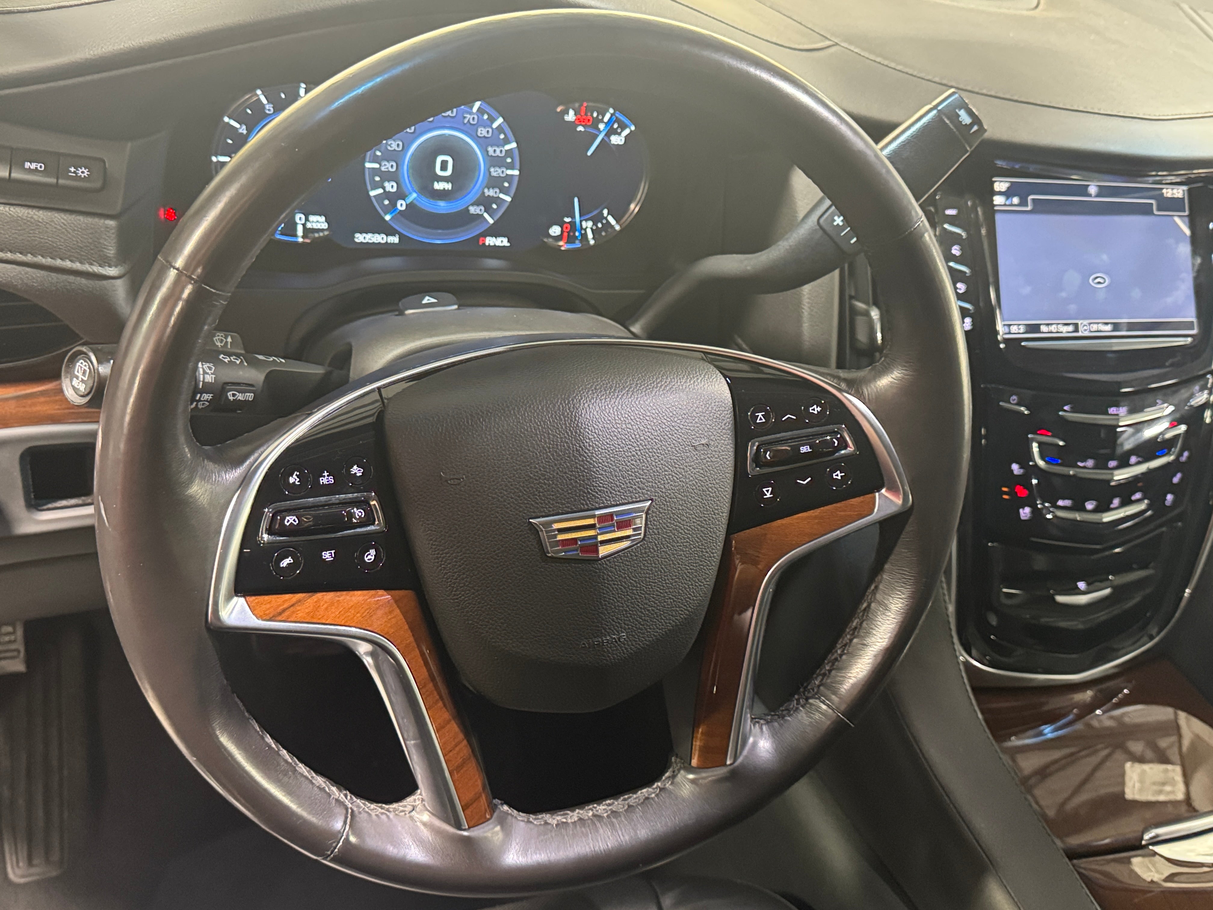 2018 Cadillac Escalade ESV Luxury 4