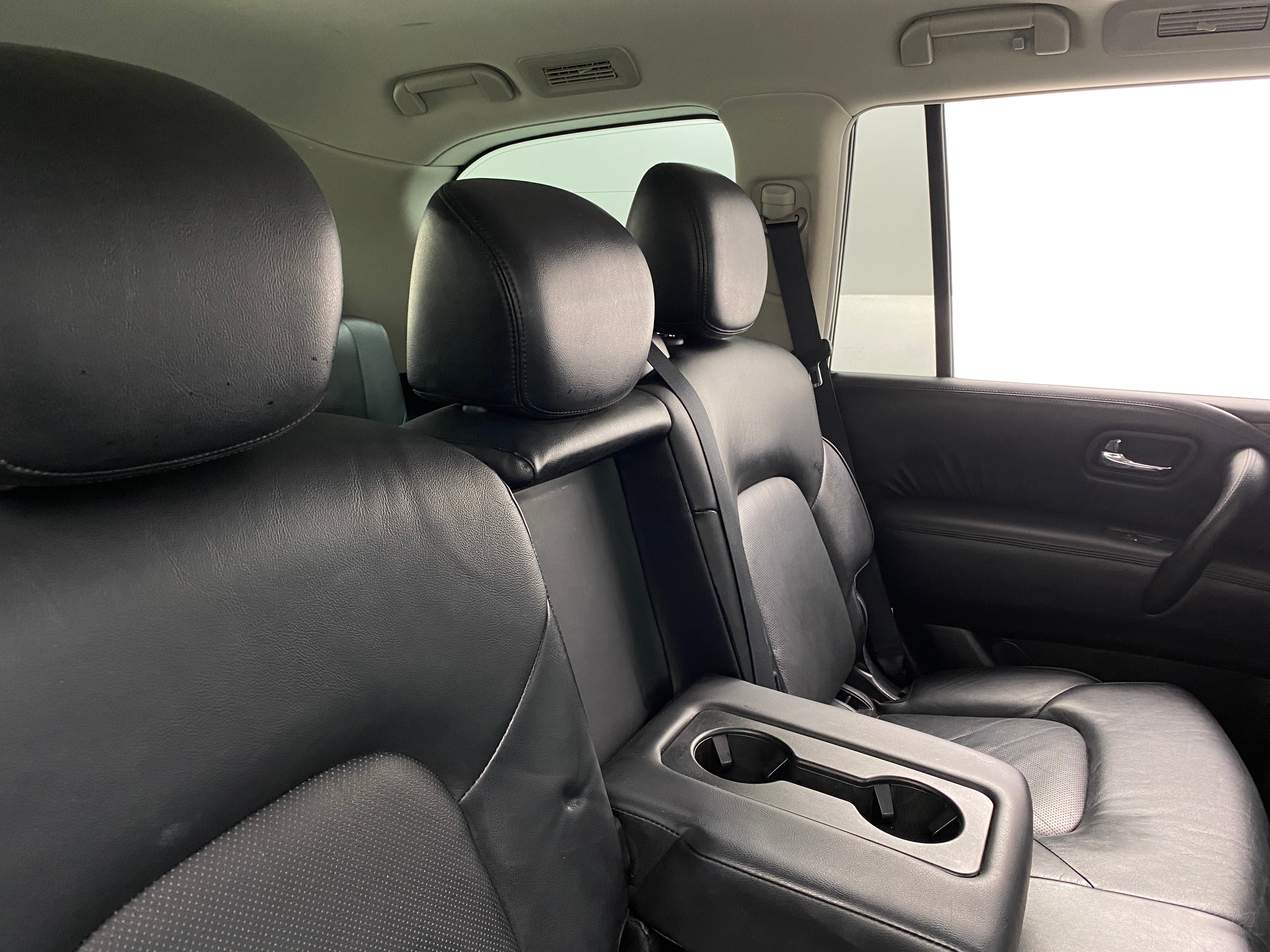 2023 Nissan Armada SL 5