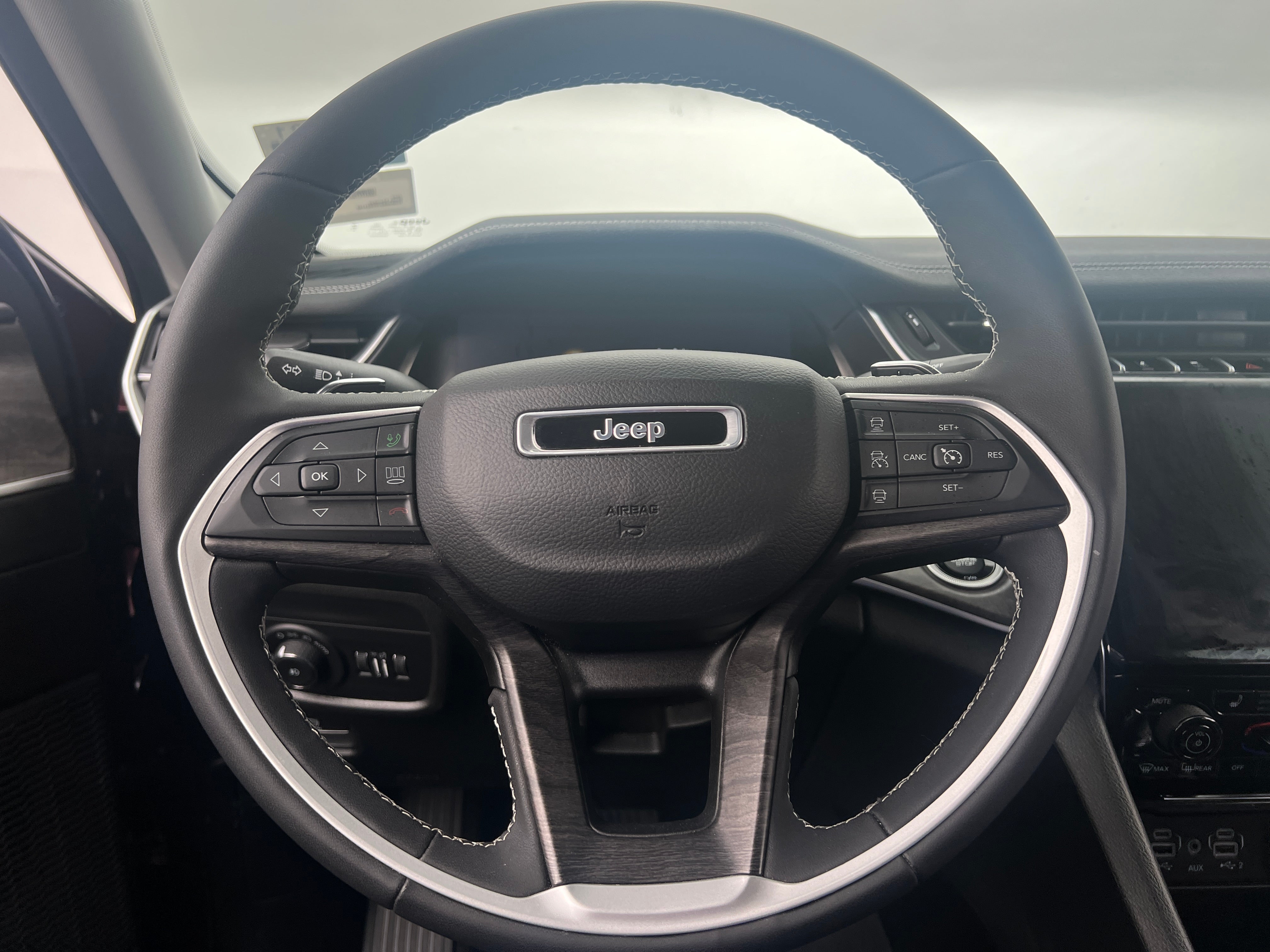 2023 Jeep Grand Cherokee Limited Edition 4