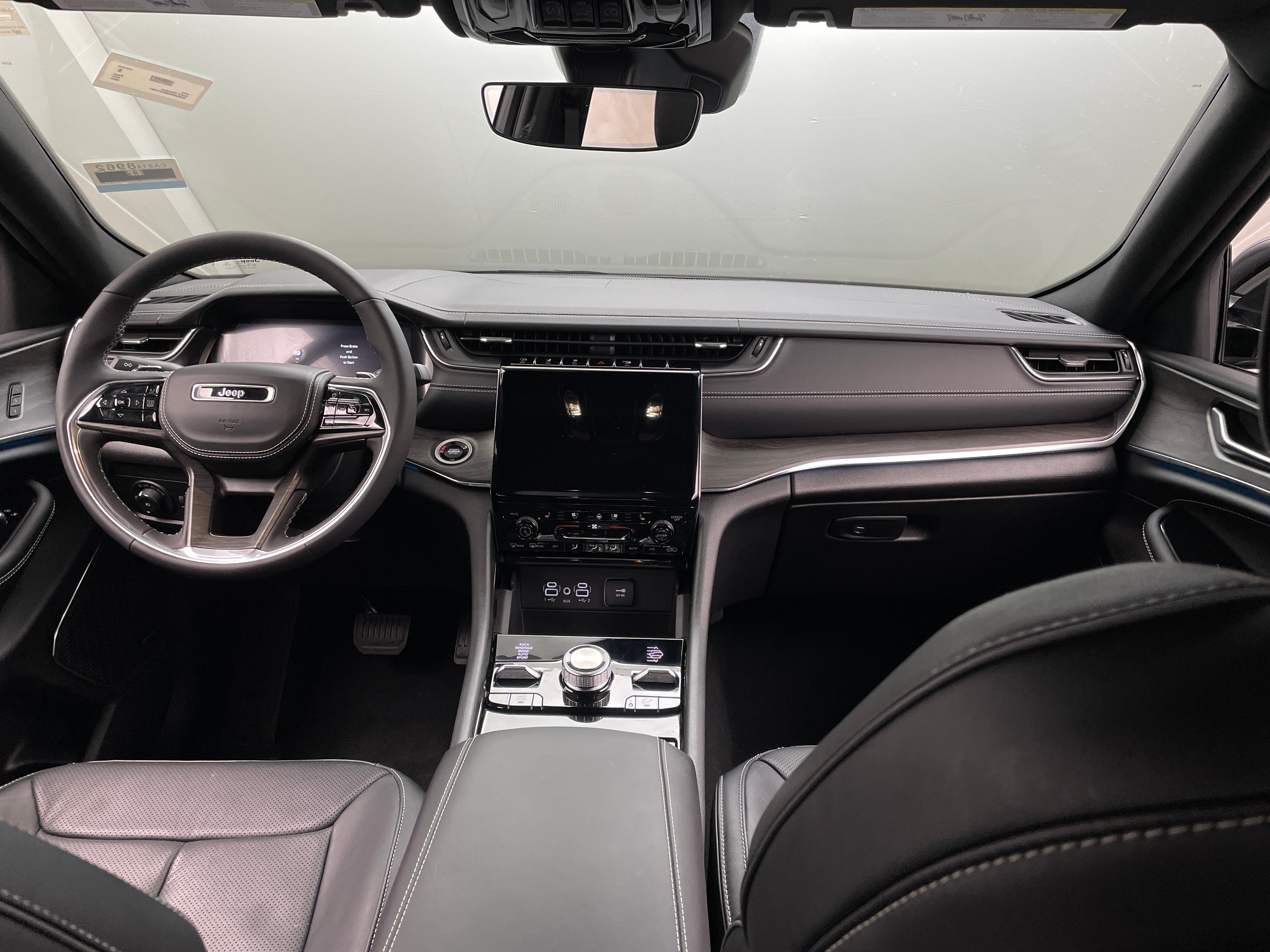 2024 Jeep Grand Cherokee Overland 2