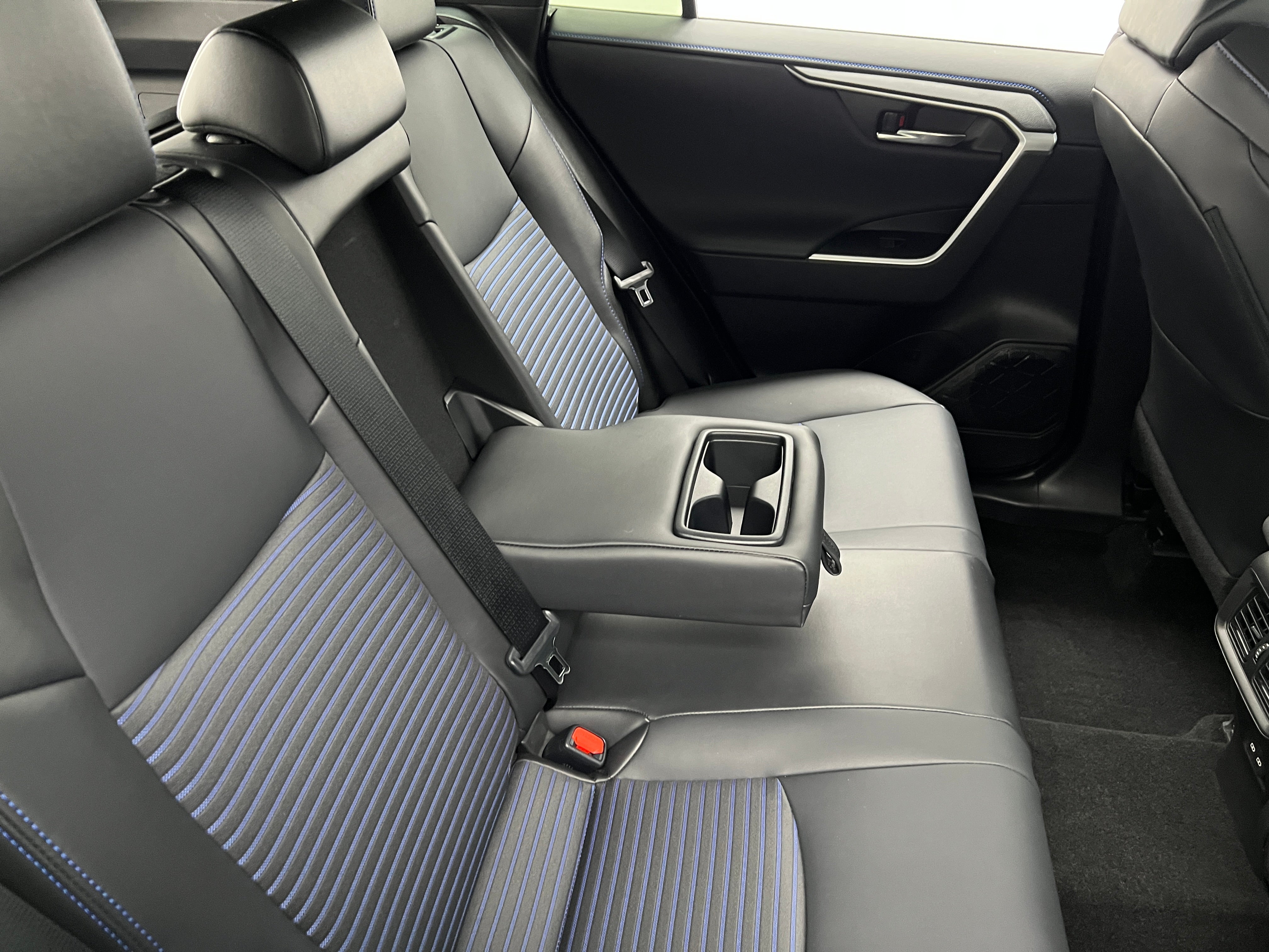 2022 Toyota RAV4 XSE 6