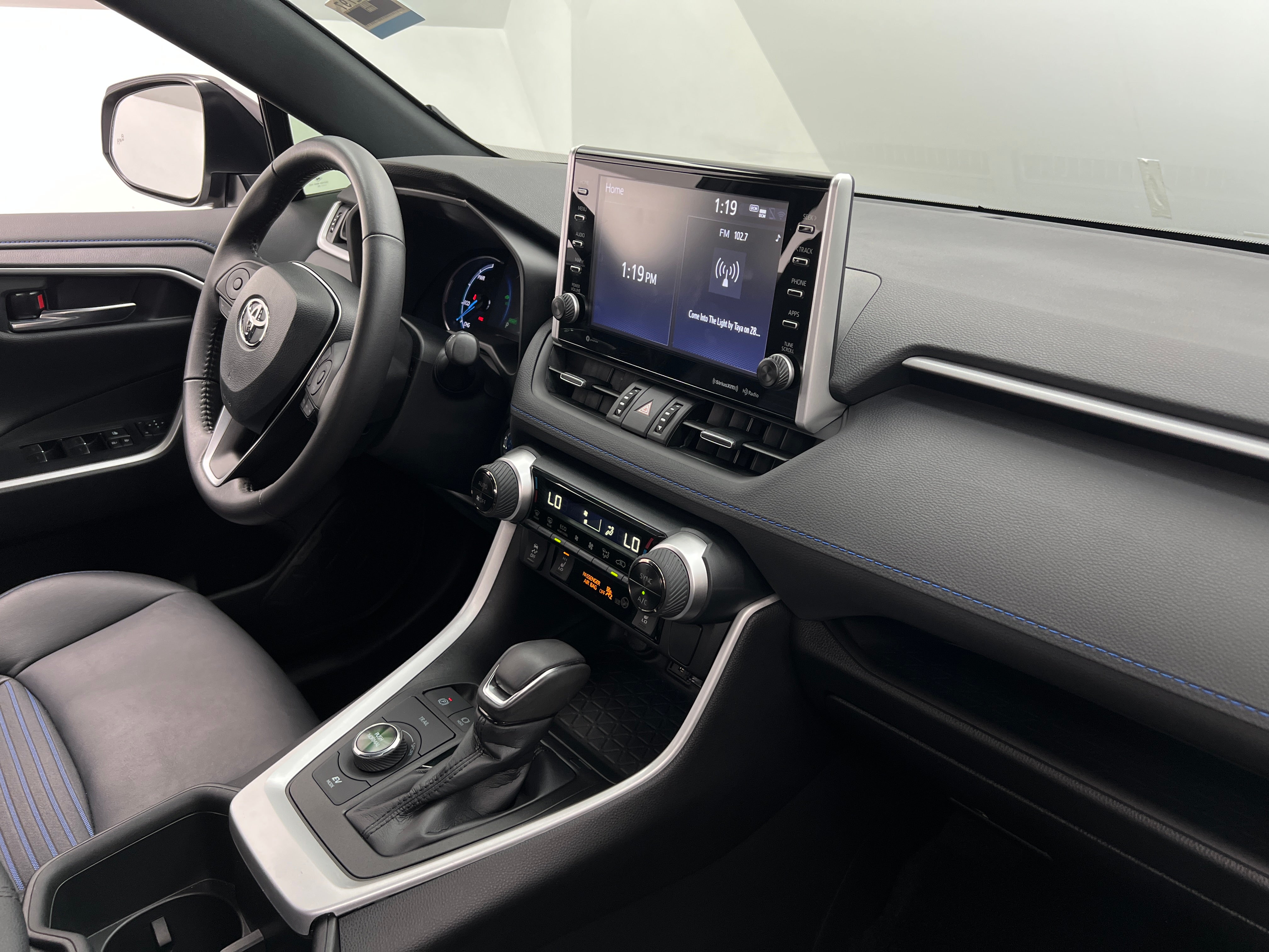 2022 Toyota RAV4 XSE 3