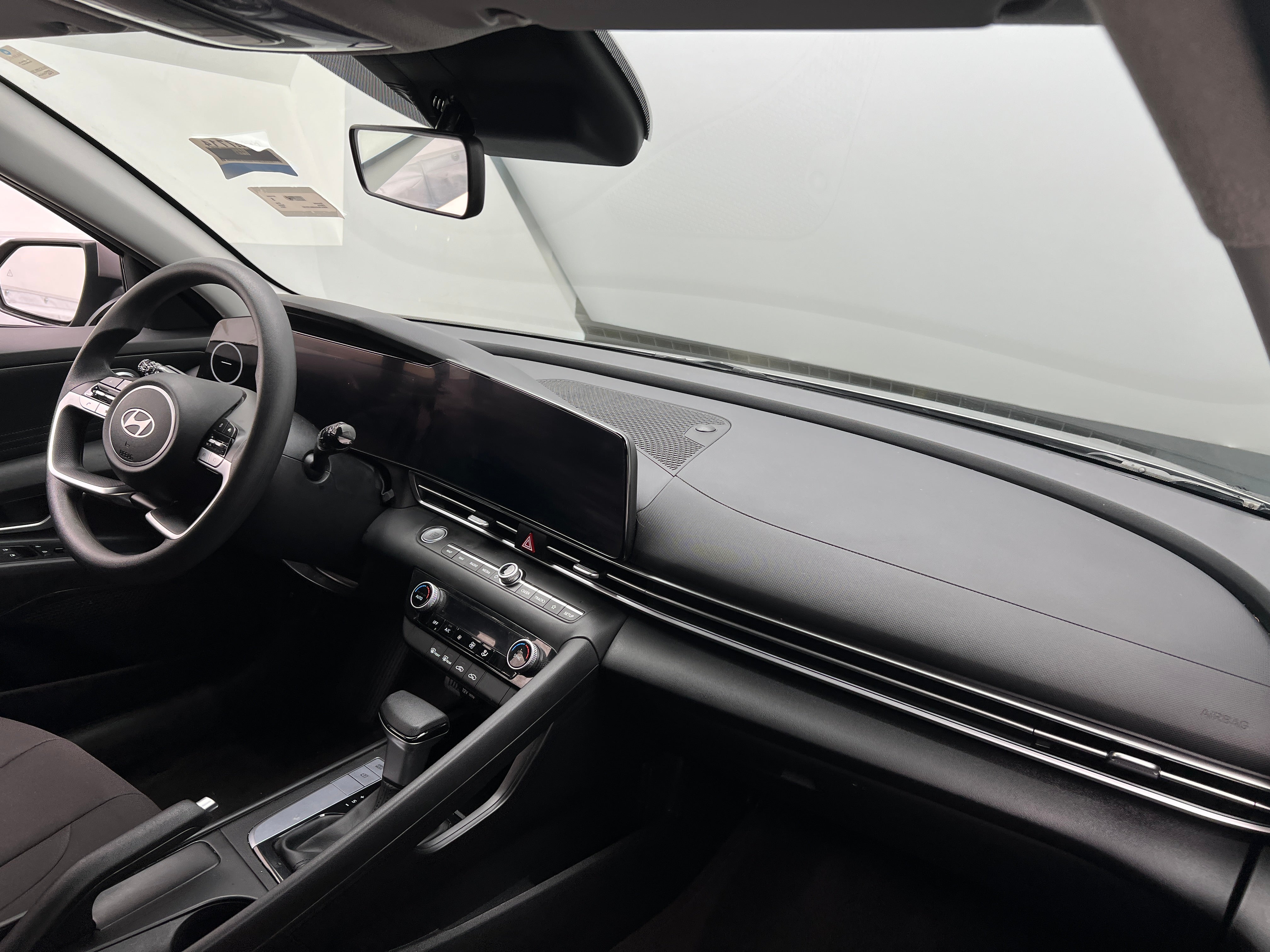 2024 Hyundai Elantra SEL 3