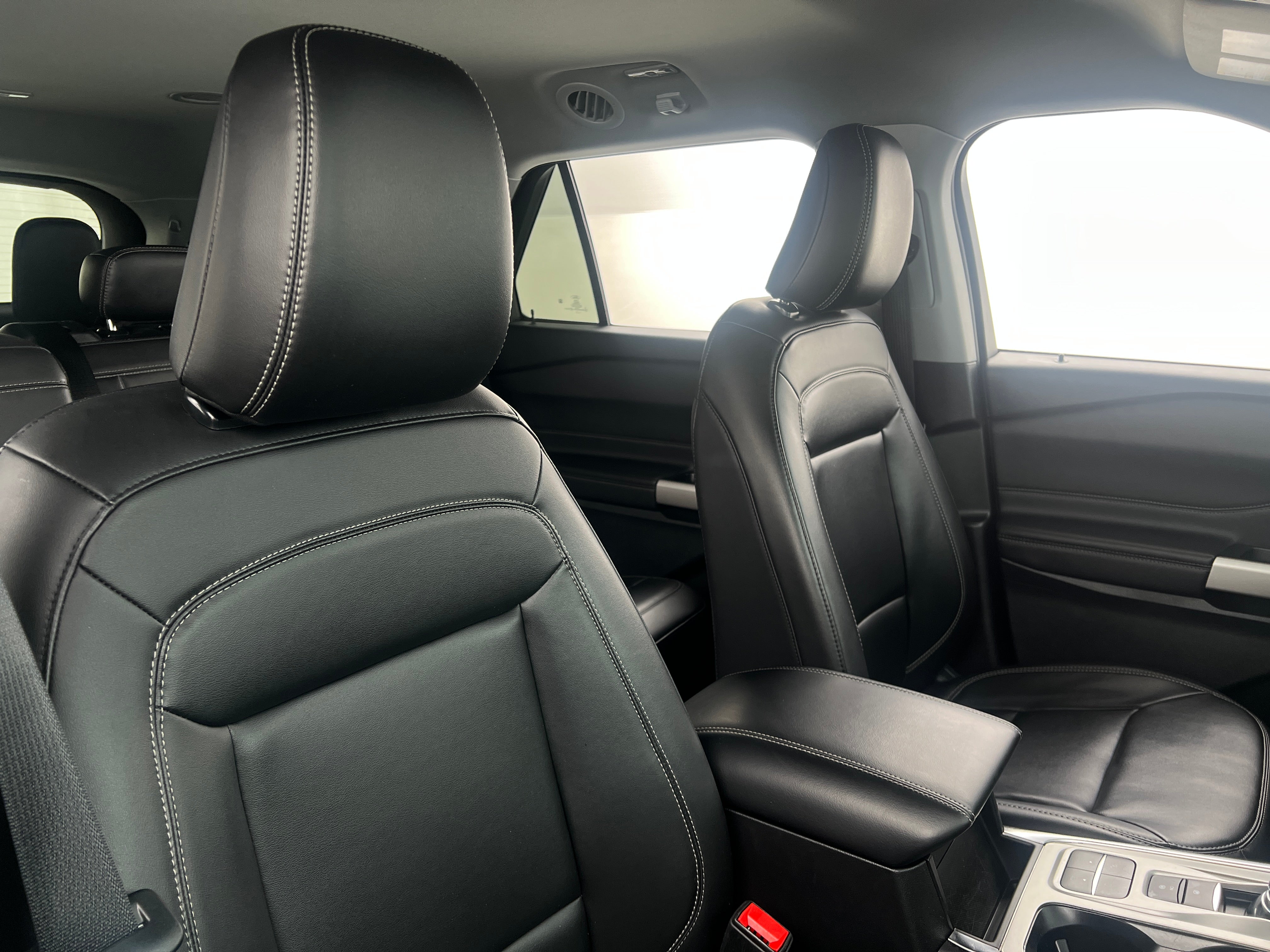 2024 Ford Explorer XLT 2