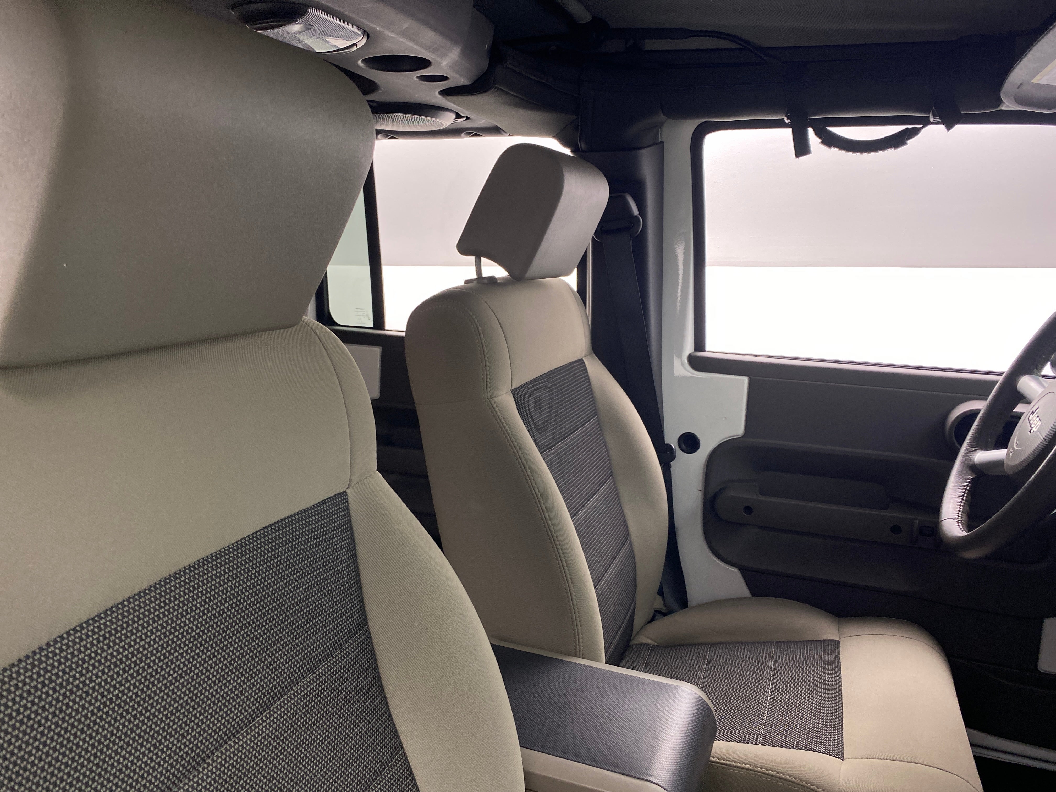 2010 Jeep Wrangler Unlimited Sahara 2