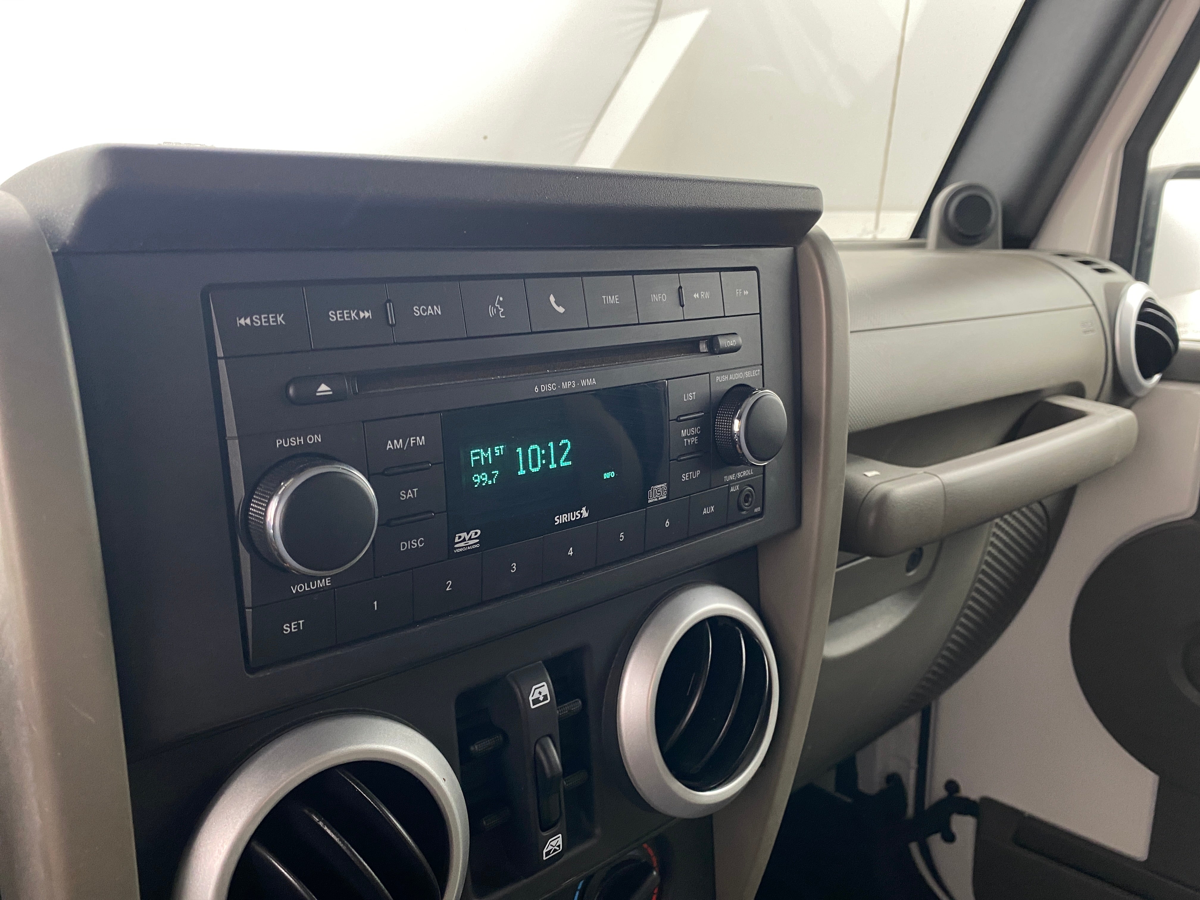 2010 Jeep Wrangler Unlimited Sahara 4