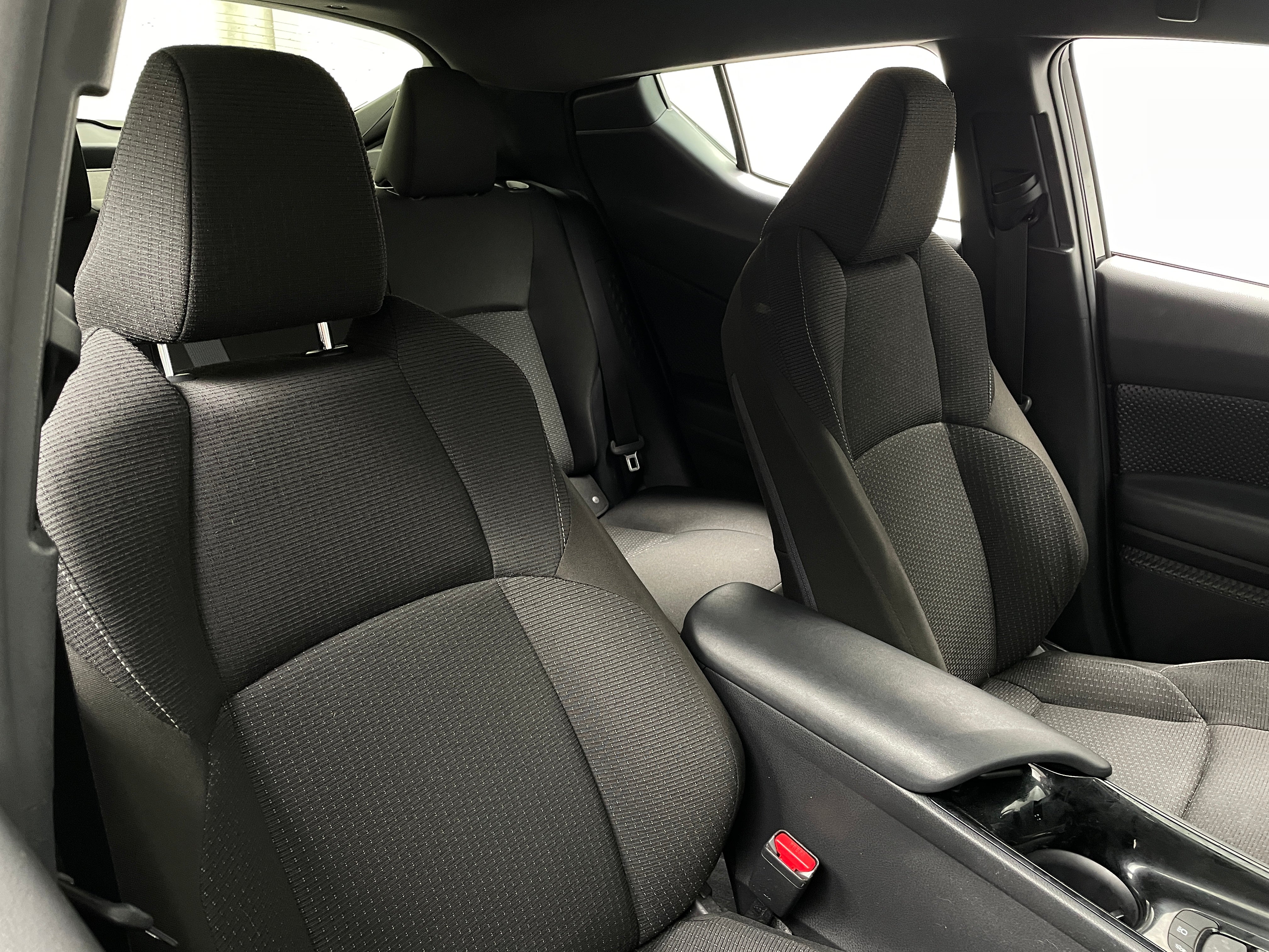 2019 Toyota C-HR XLE 2