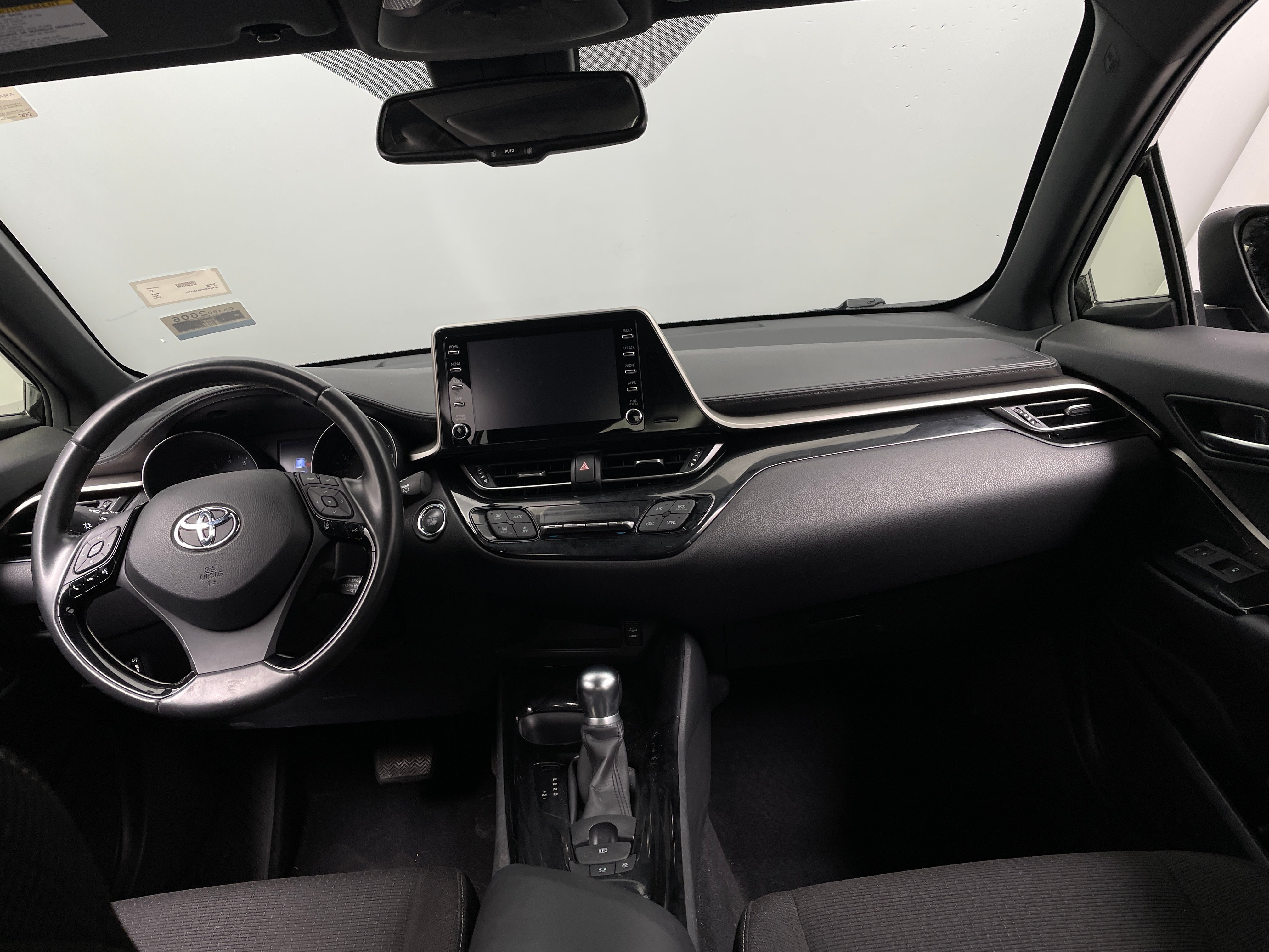 2019 Toyota C-HR XLE 3