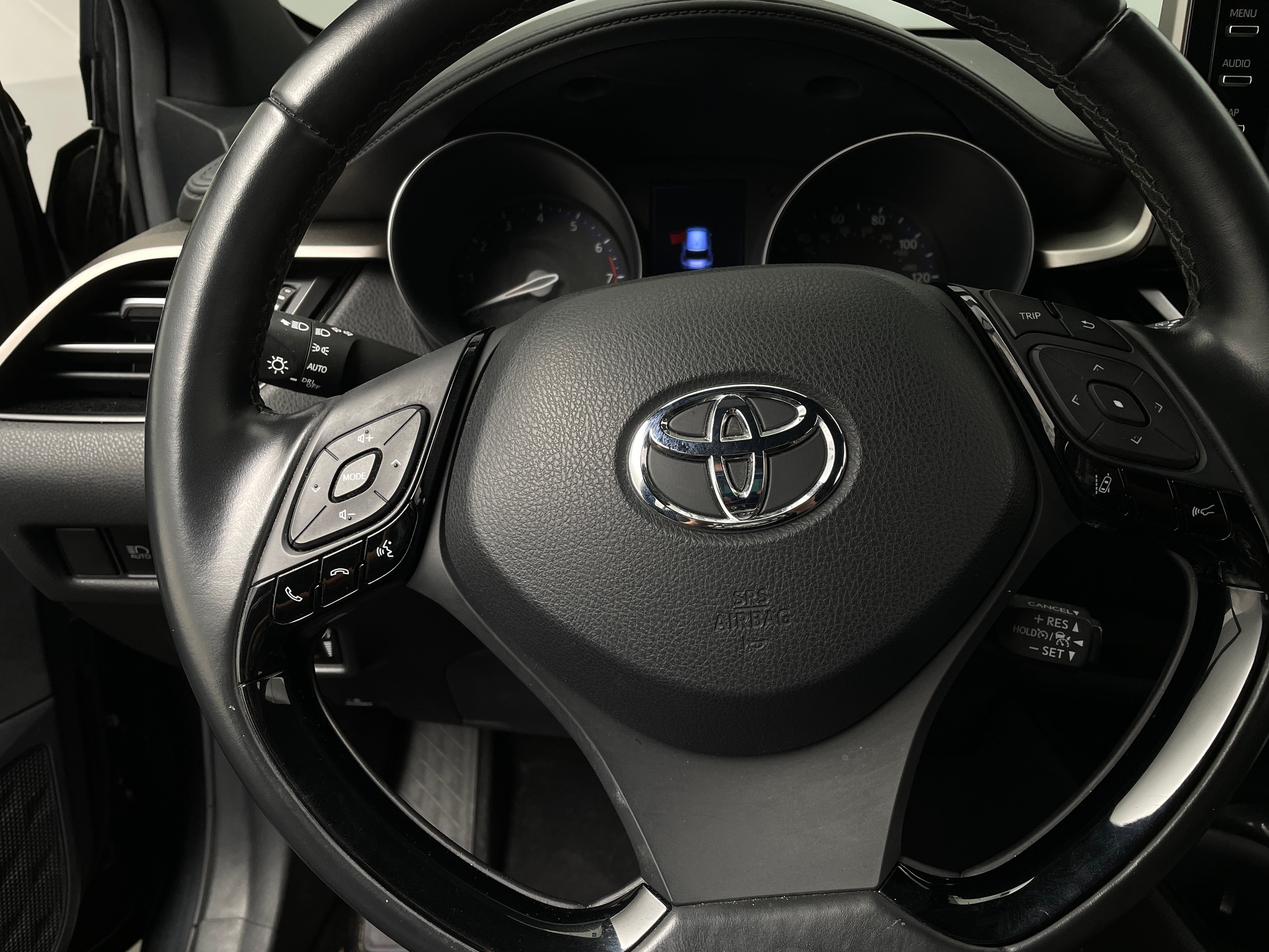 2019 Toyota C-HR XLE 5