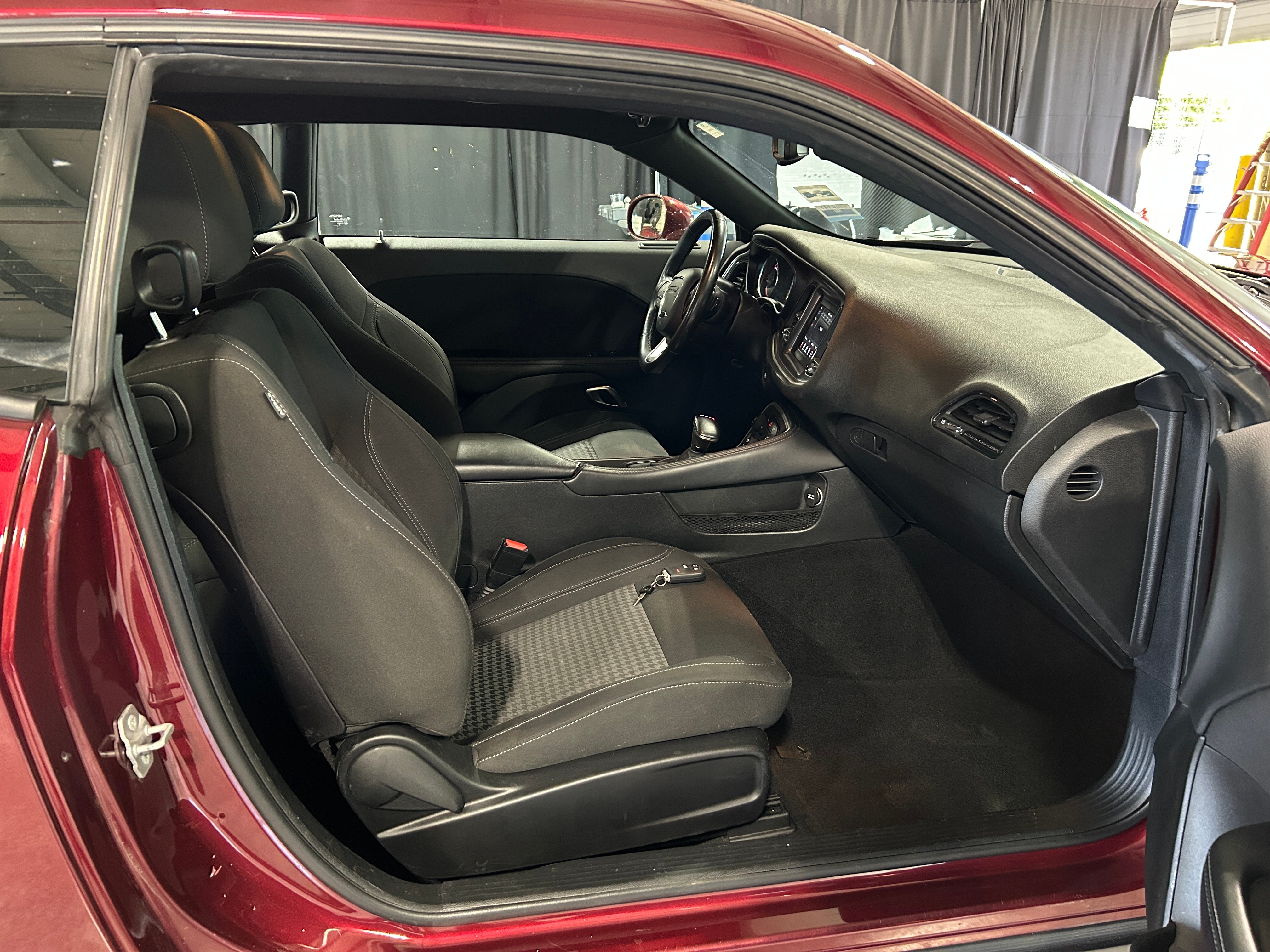 2019 Dodge Challenger SXT 2