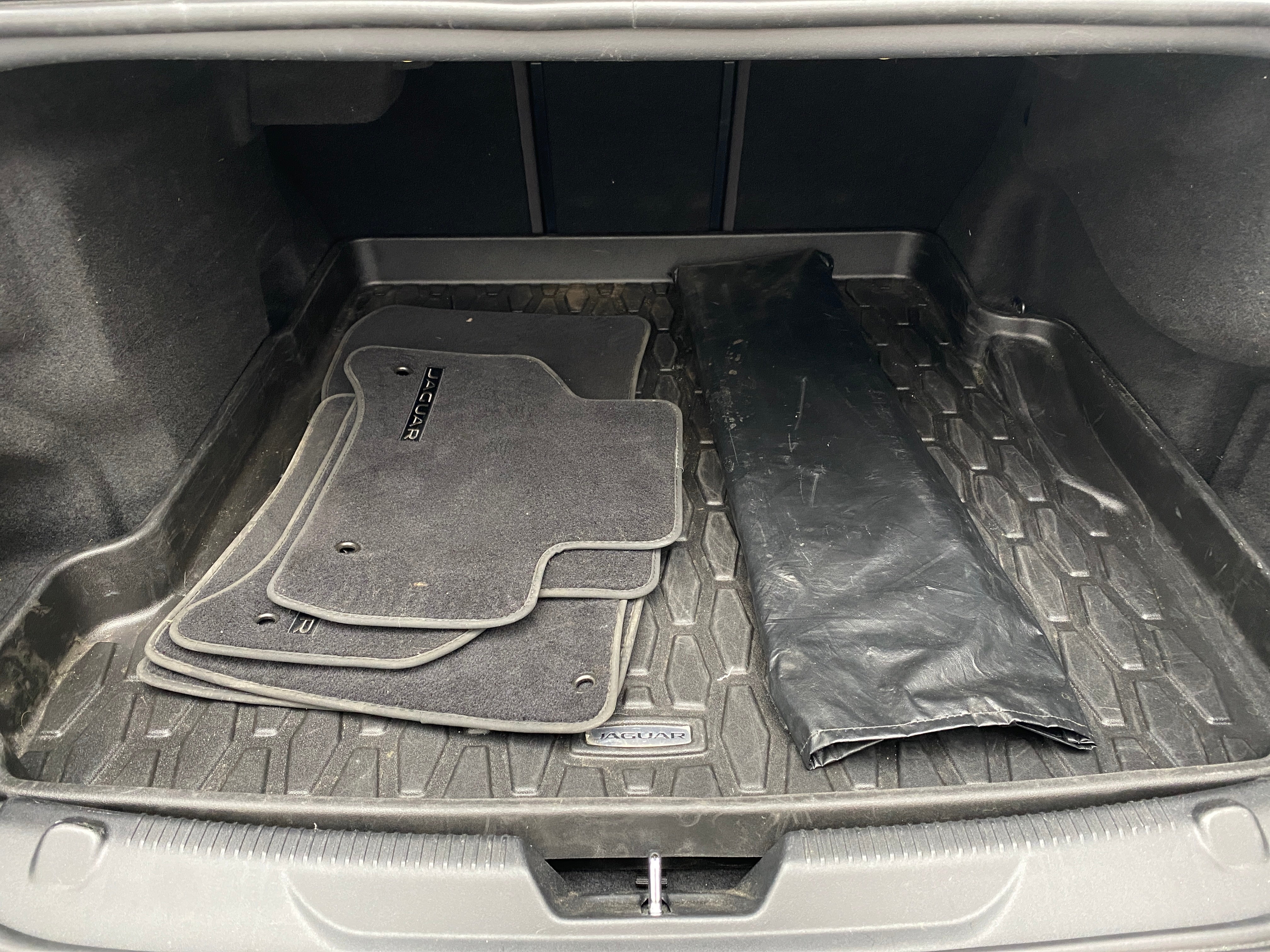 2019 Jaguar XE Premium 6