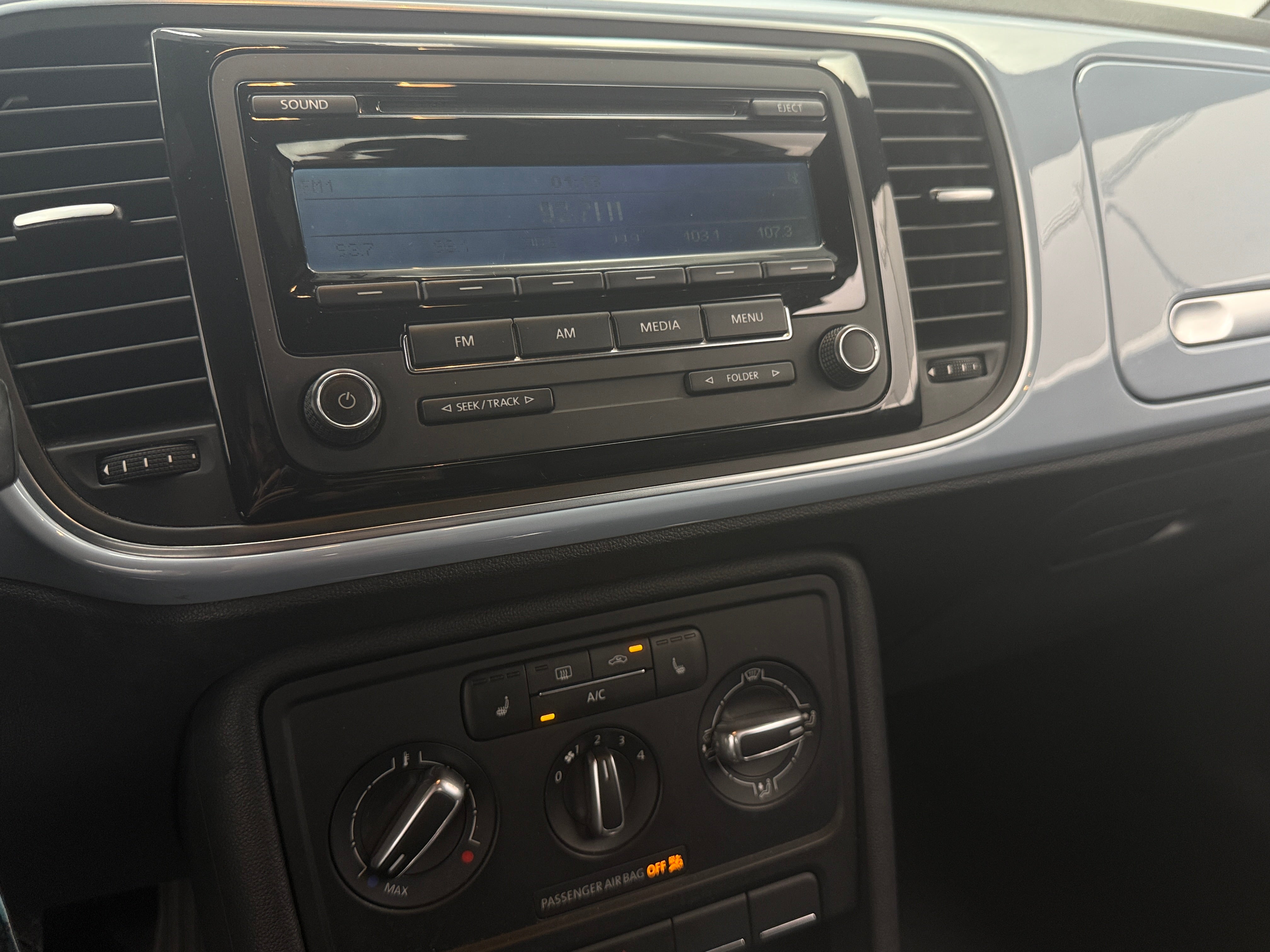 2015 Volkswagen Beetle  3