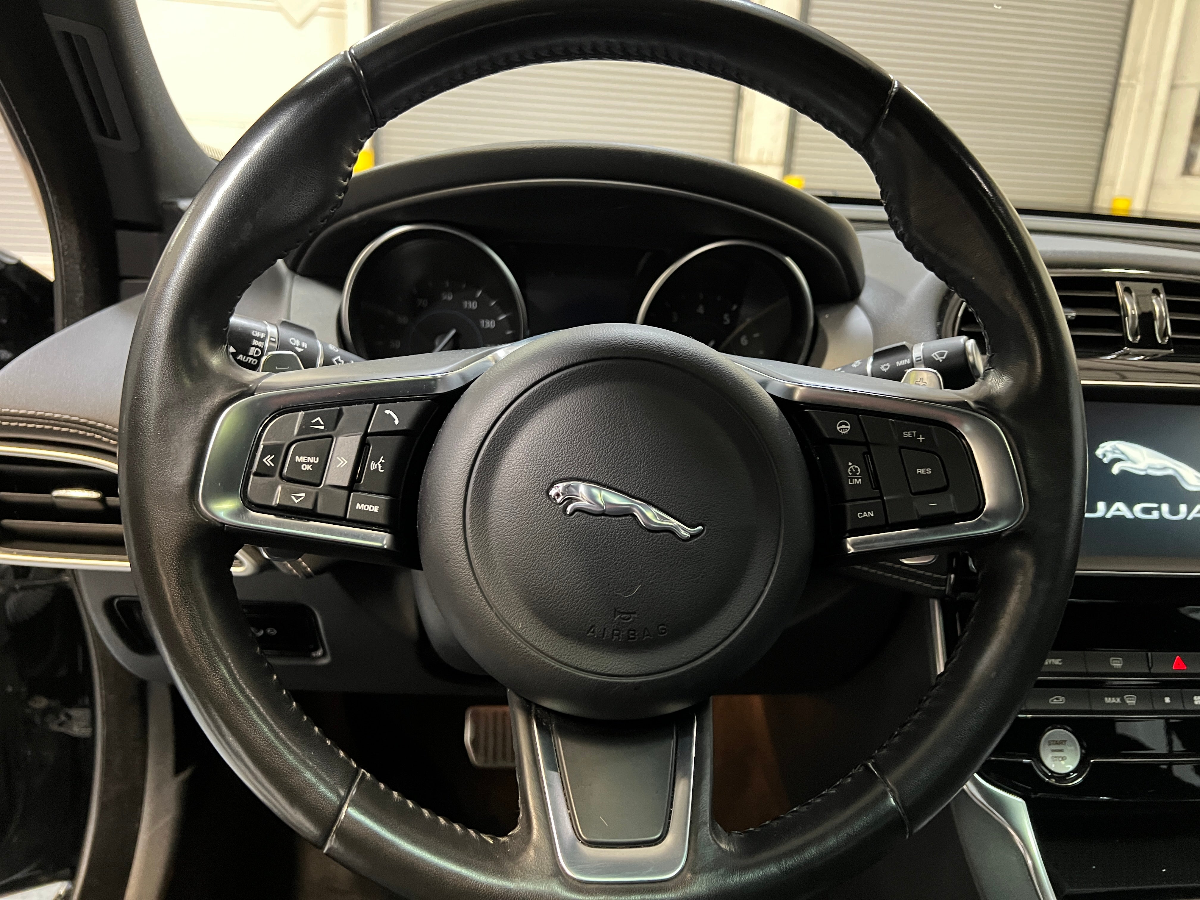 2019 Jaguar XE  4