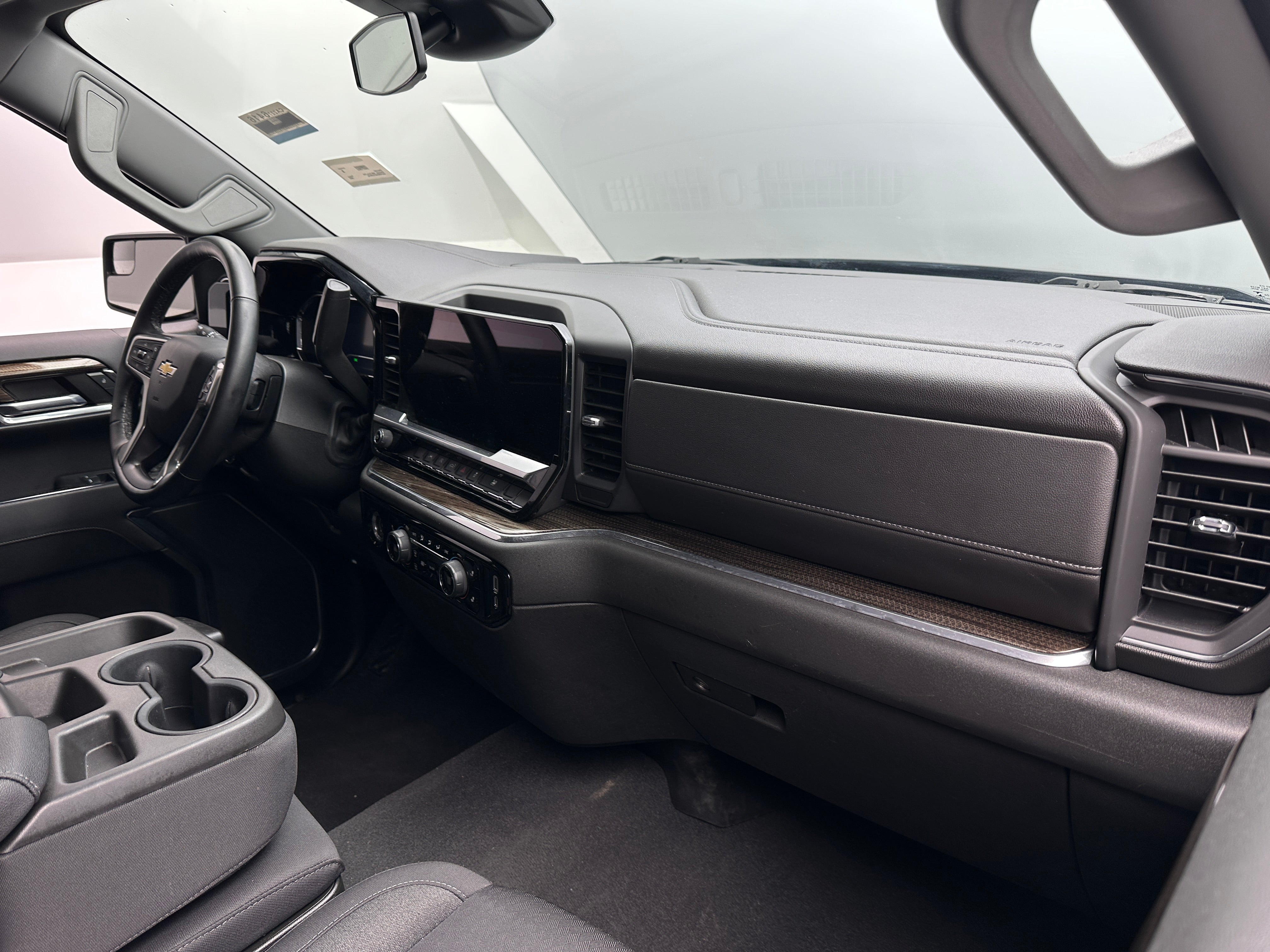 2023 Chevrolet Silverado 1500 LT 3