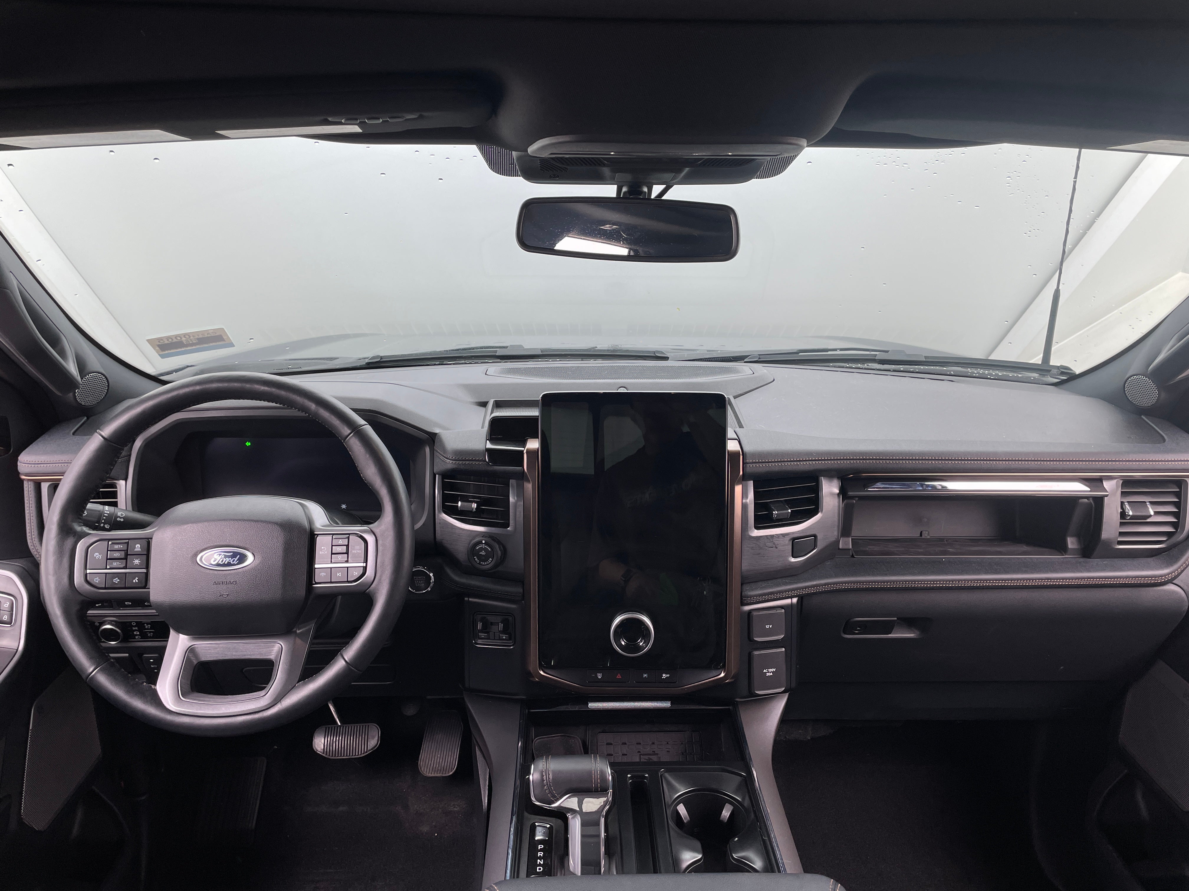2023 Ford F-150 Lightning Lariat 2