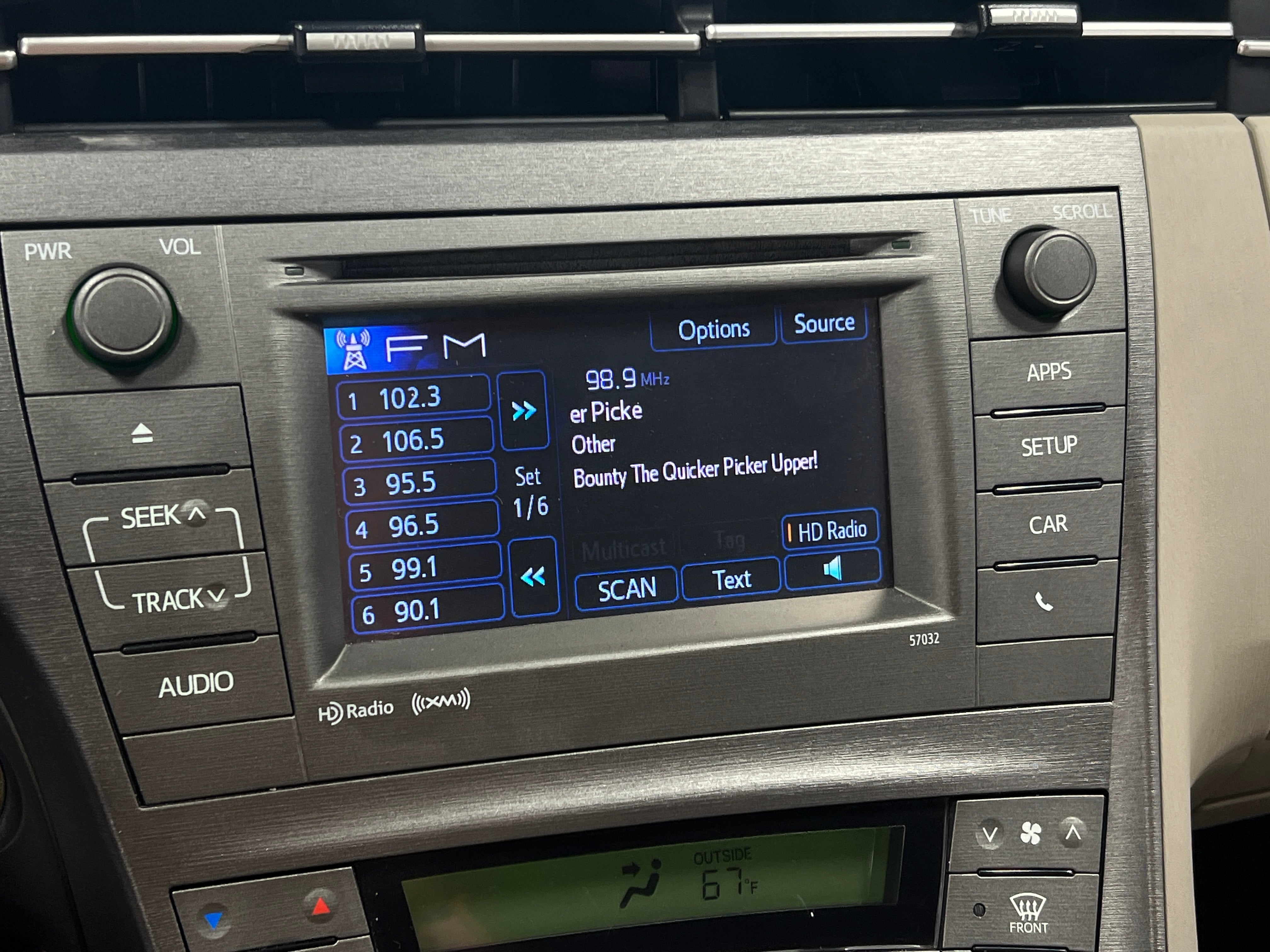 2015 Toyota Prius Three 4