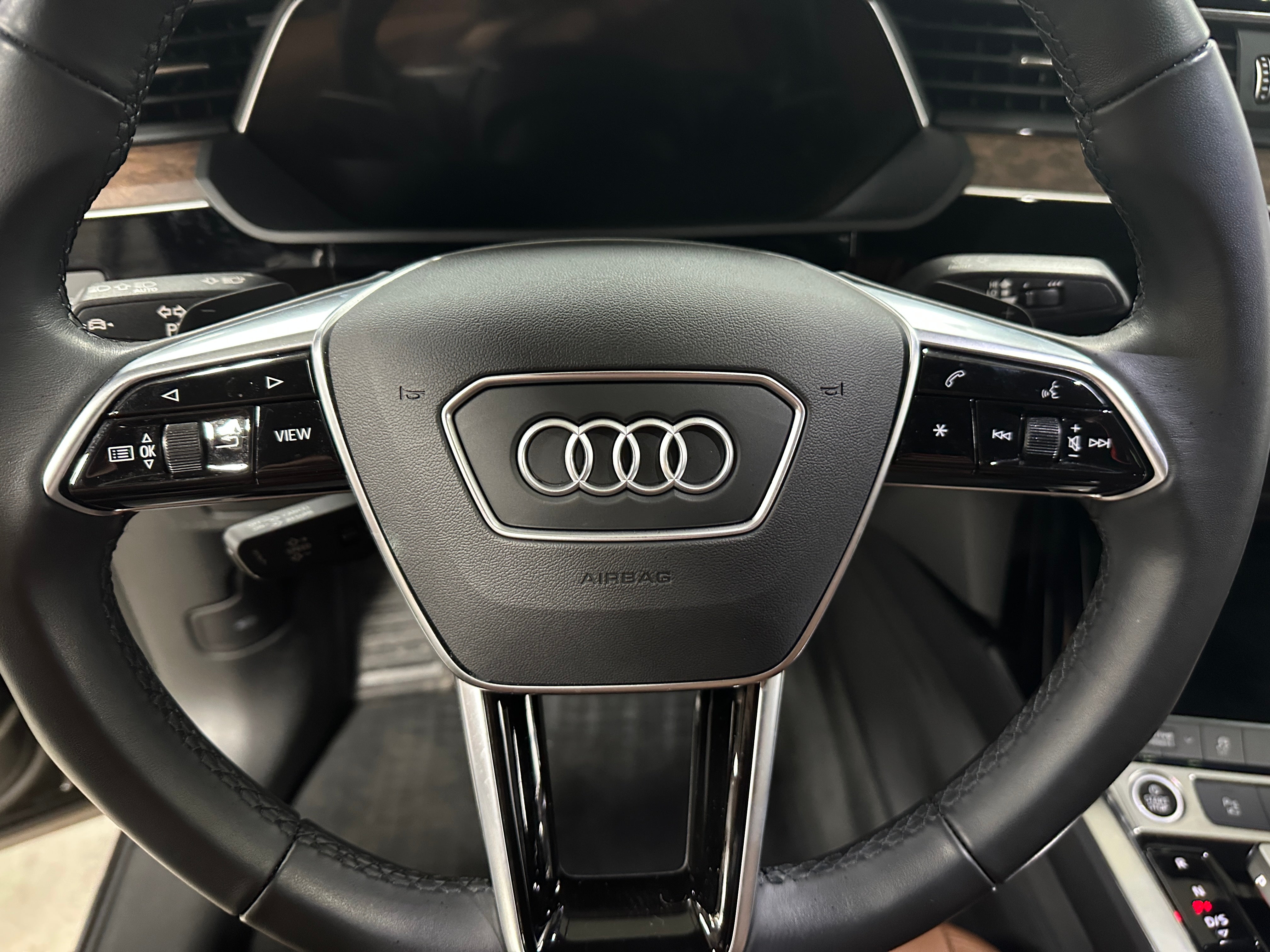 2022 Audi e-tron S Premium 4