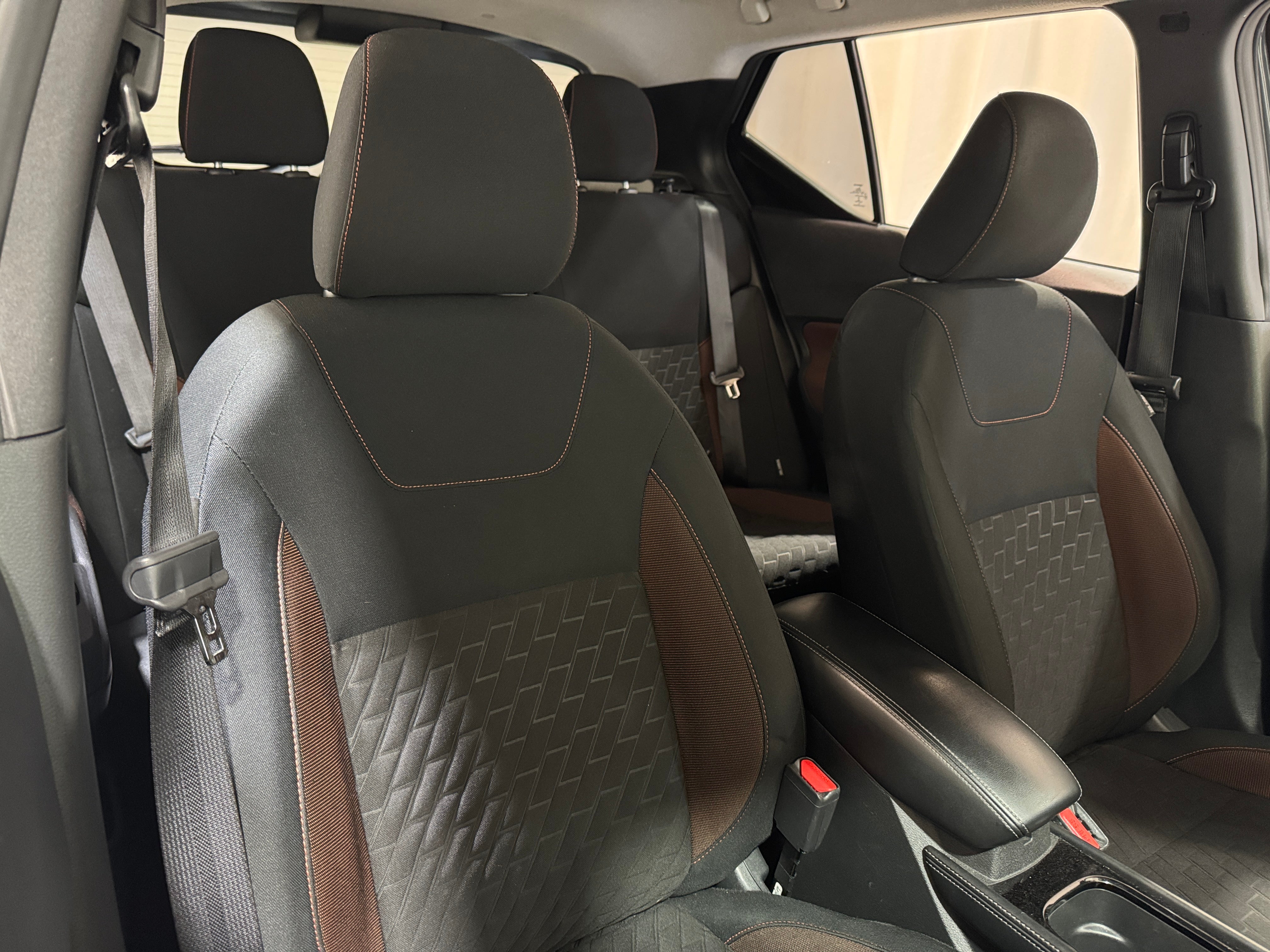2022 Nissan Kicks SR 2