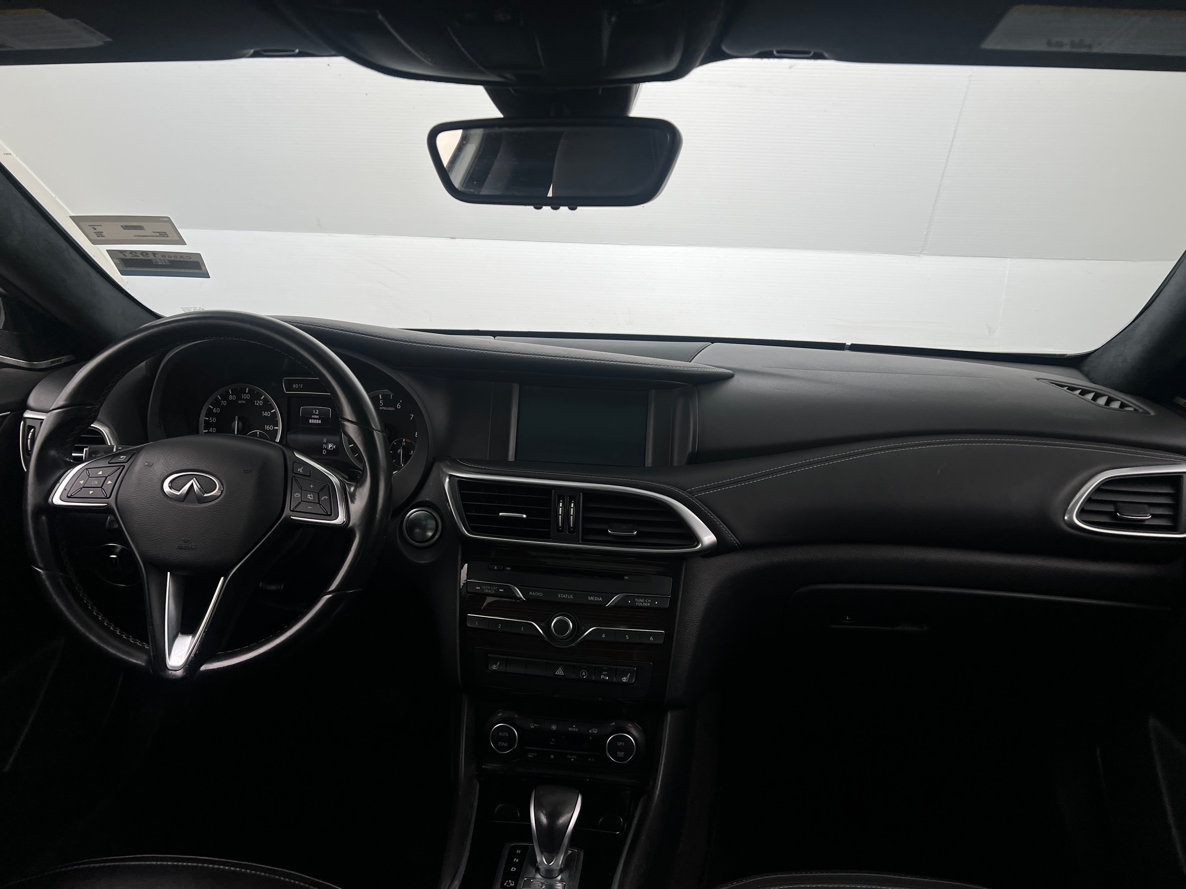 2018 INFINITI QX30 Premium 2
