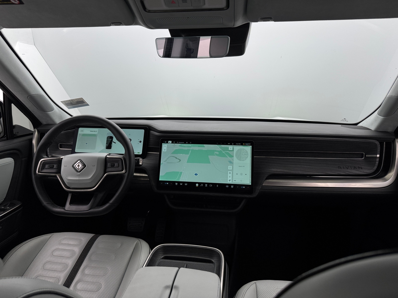 Thumbnail: 2025 Rivian R1S - 2