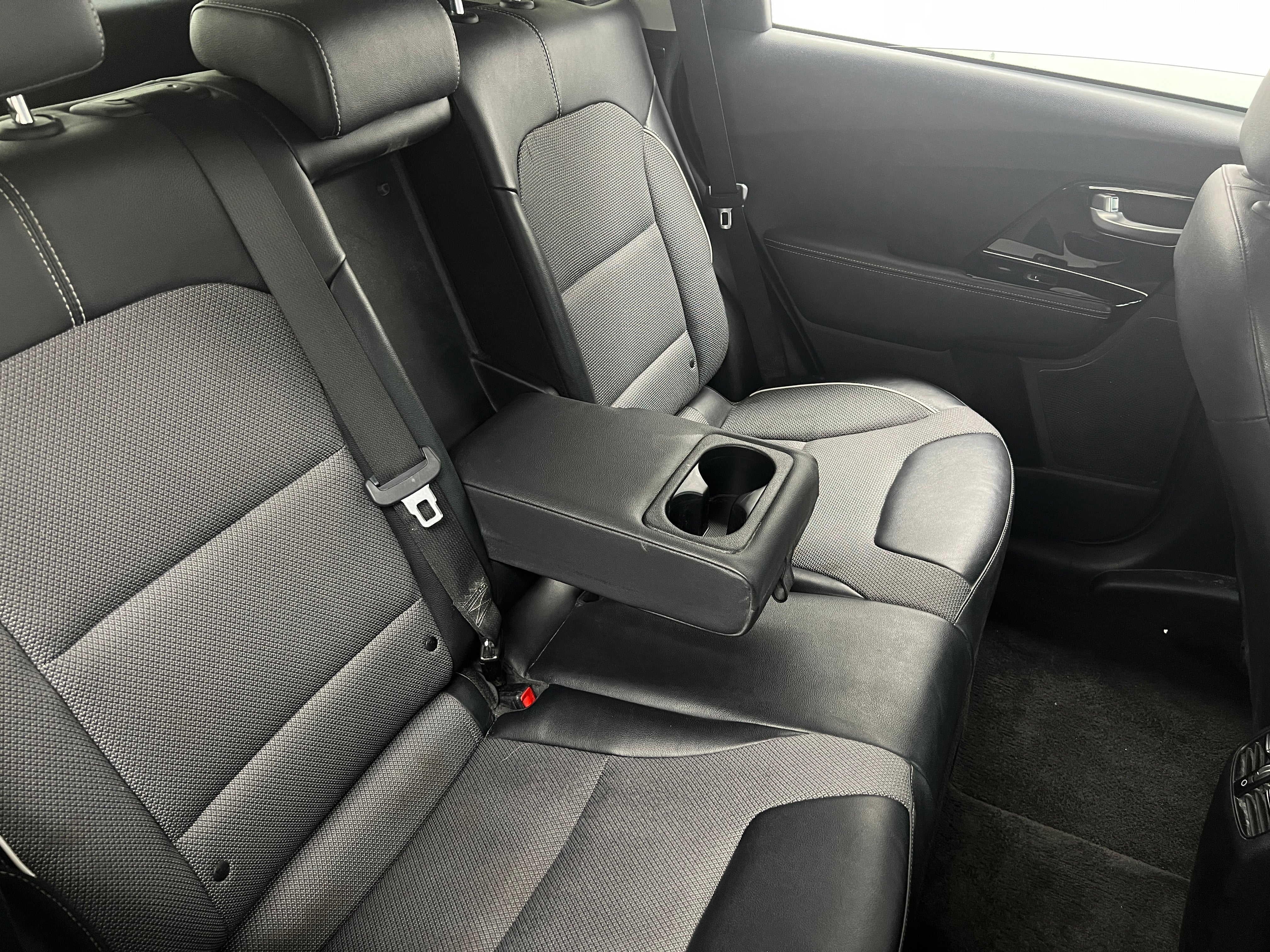 2022 Kia Niro S 6
