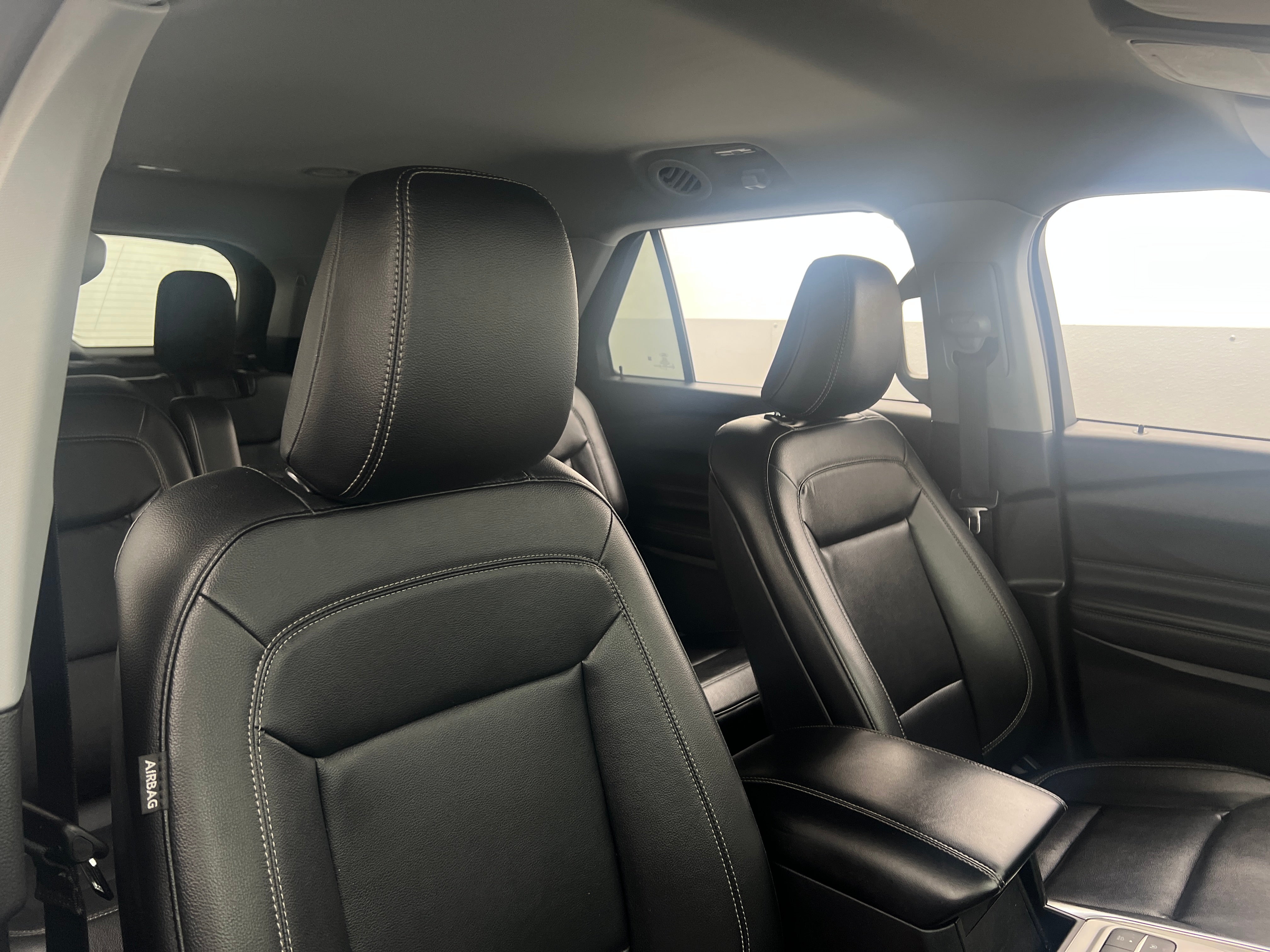 2020 Ford Explorer XLT 2