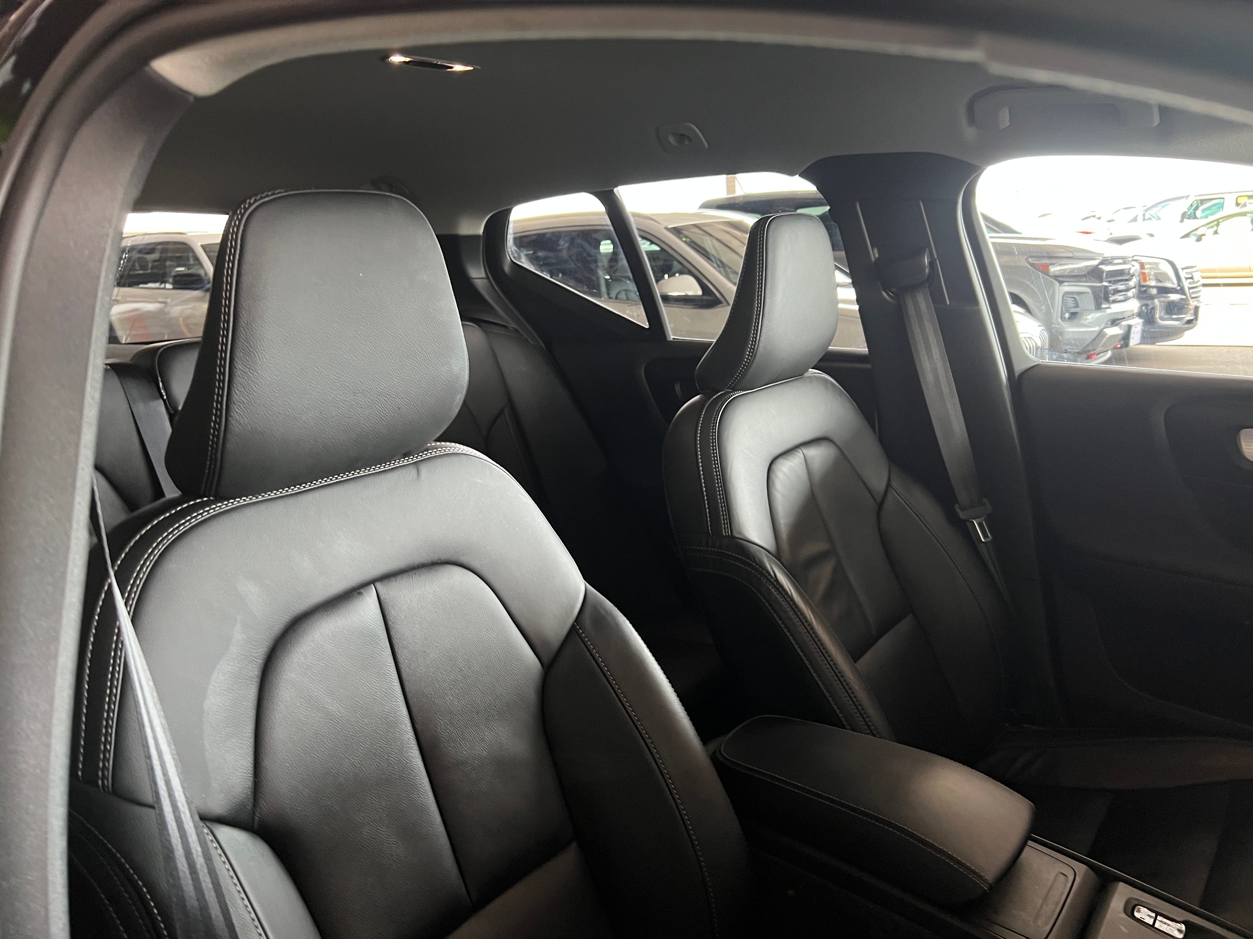 2022 Volvo XC40 T4 Momentum 2