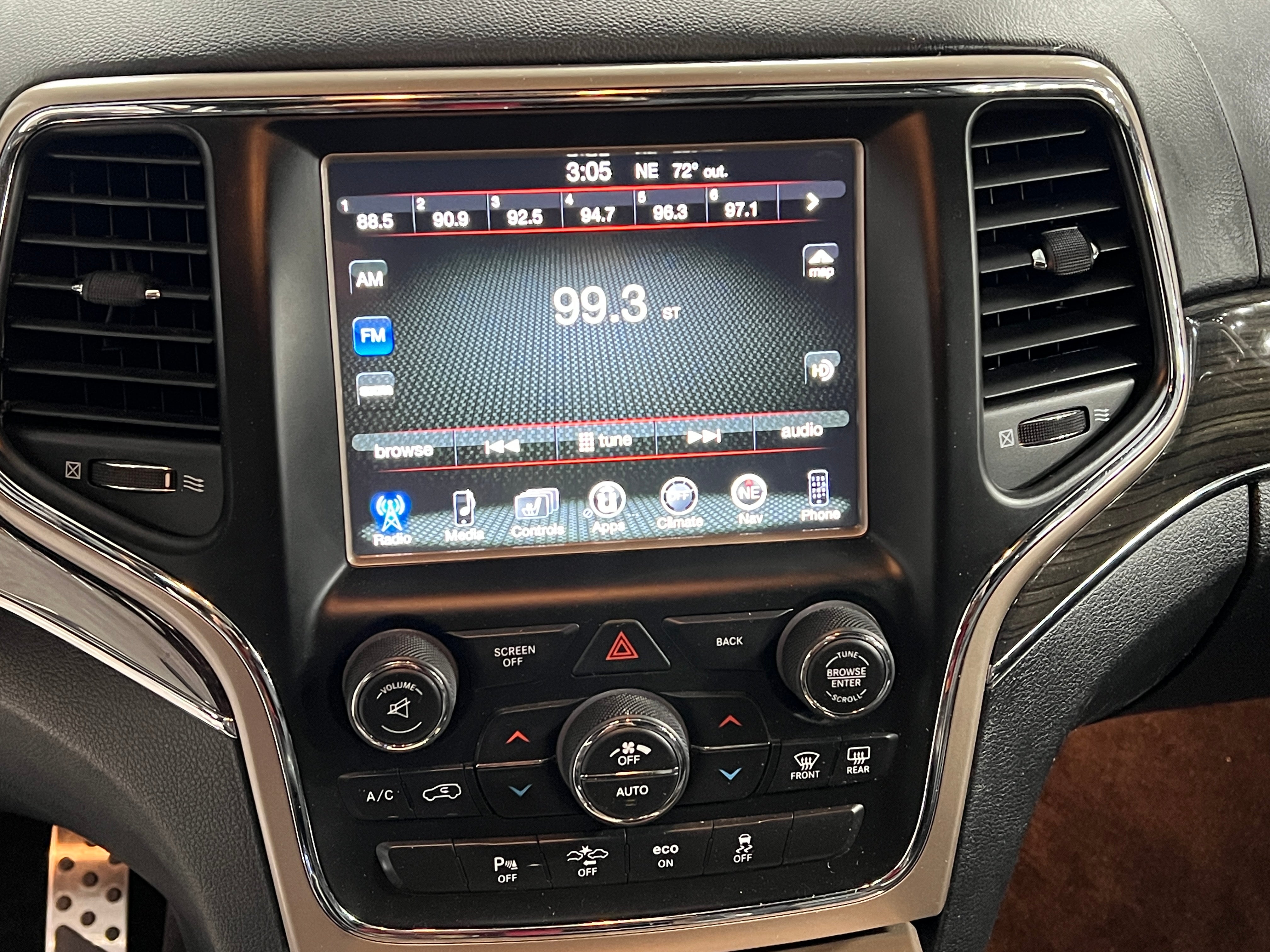 2015 Jeep Grand Cherokee Overland 3