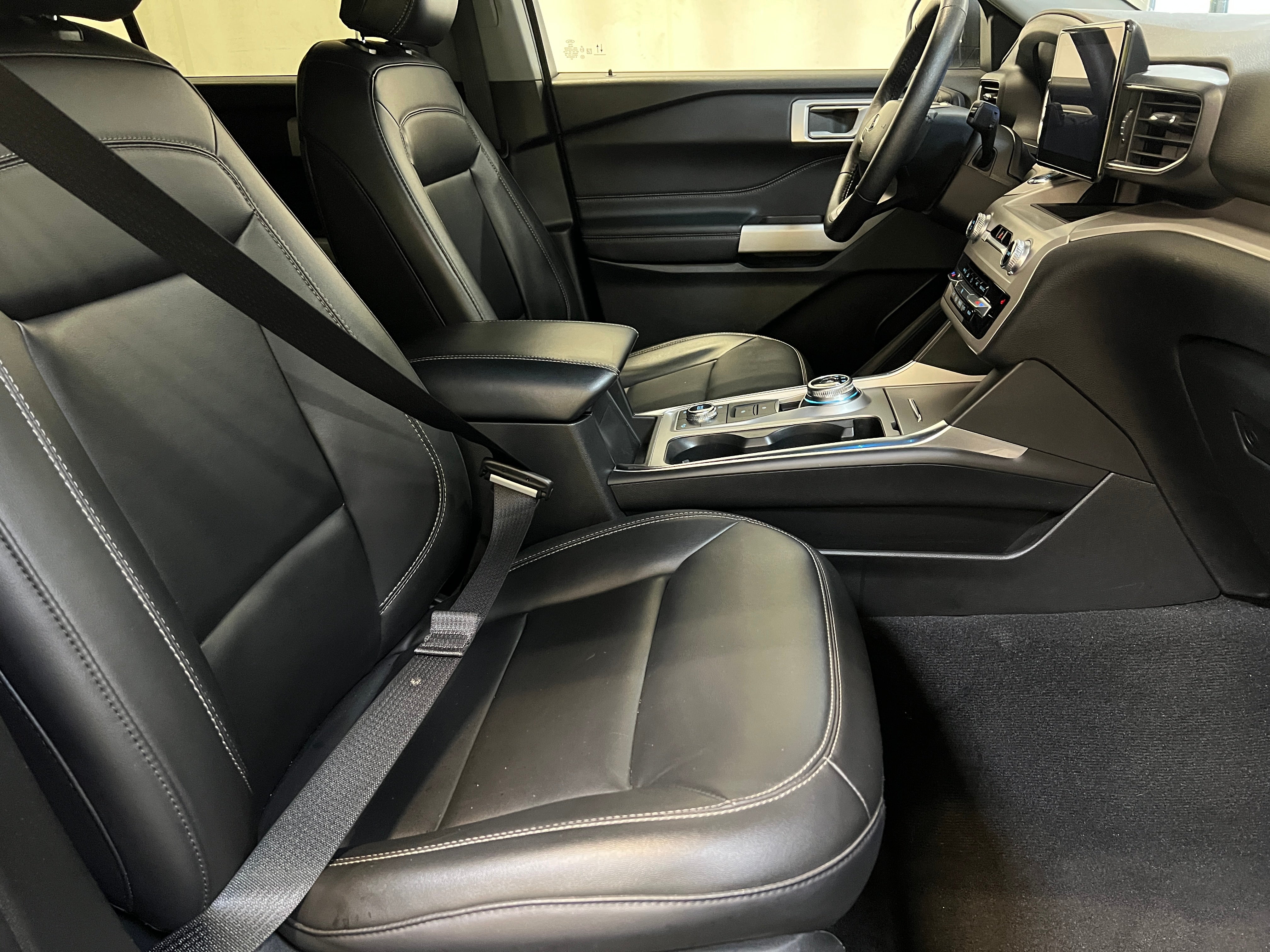 2024 Ford Explorer XLT 2