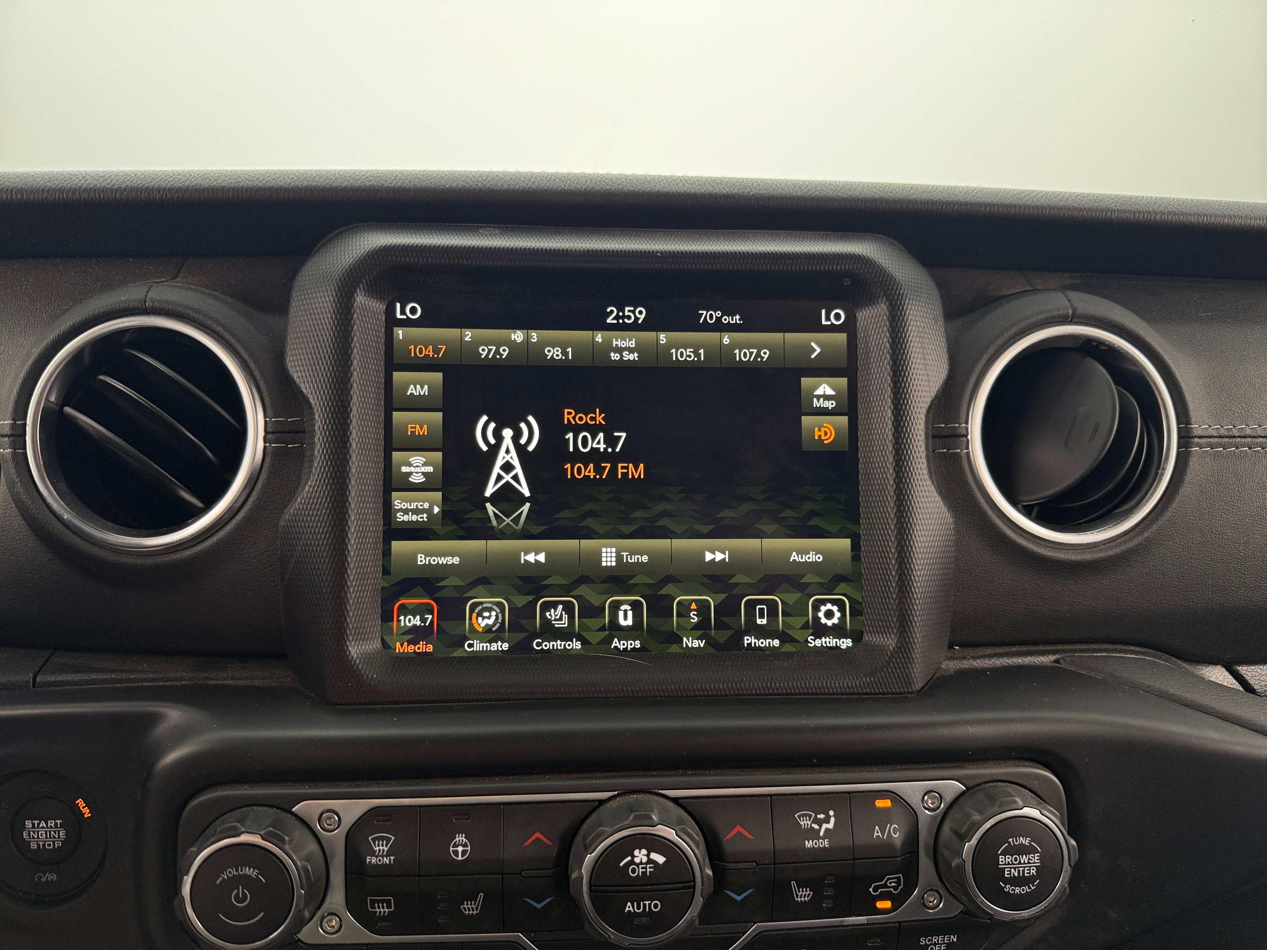 2022 Jeep Wrangler Unlimited Sahara 3