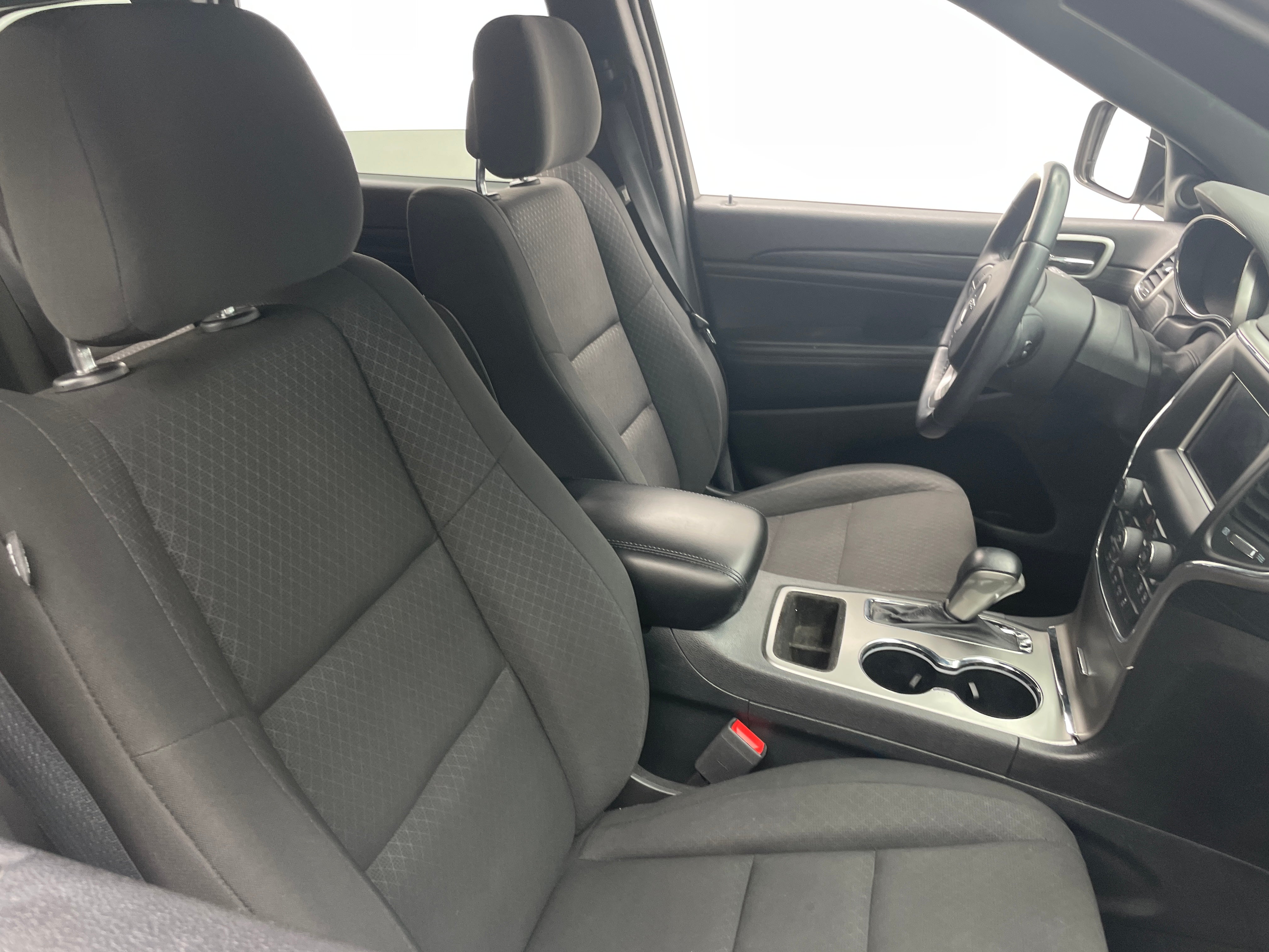 2019 Jeep Grand Cherokee Laredo 2