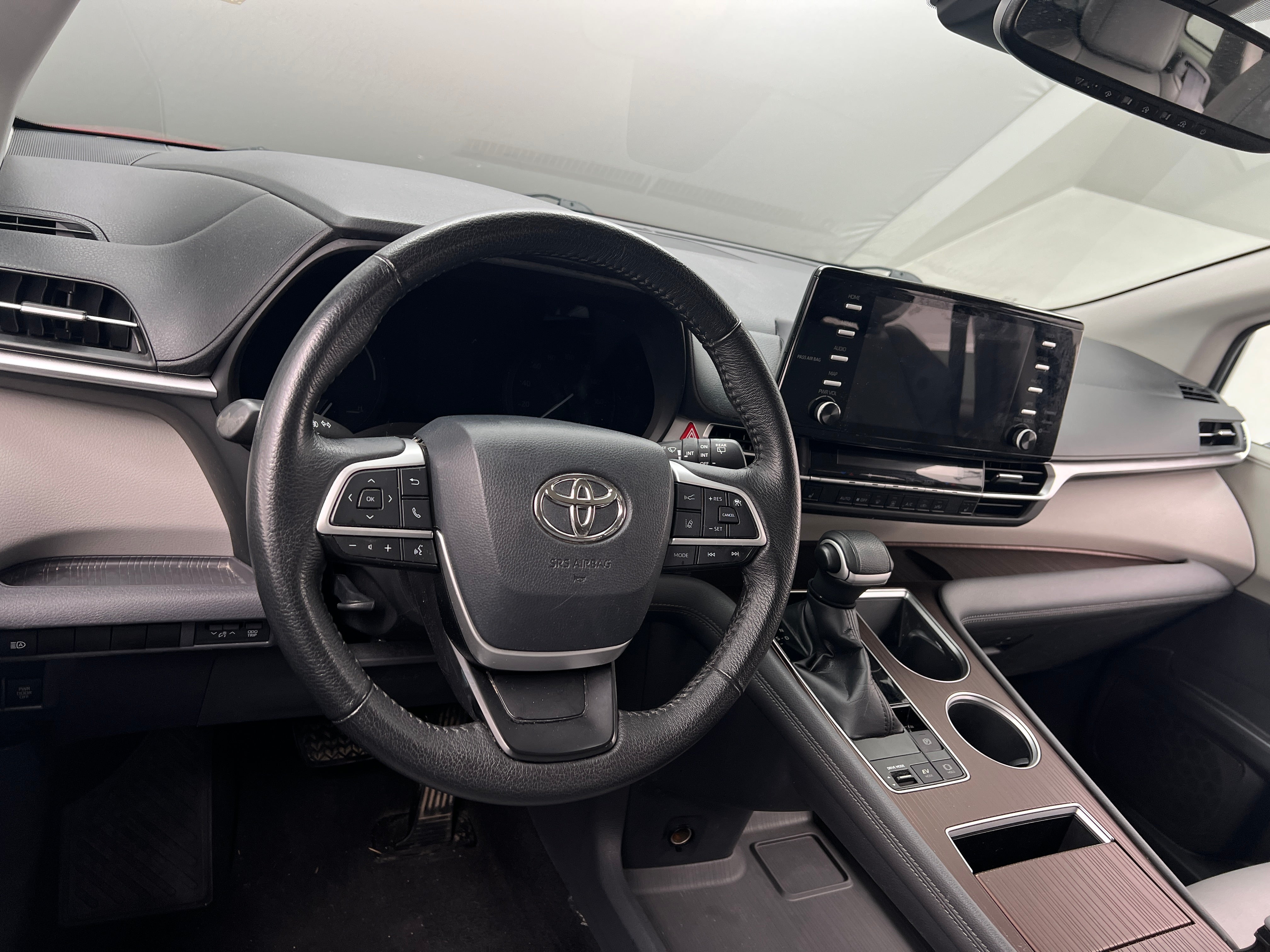2021 Toyota Sienna XLE 2