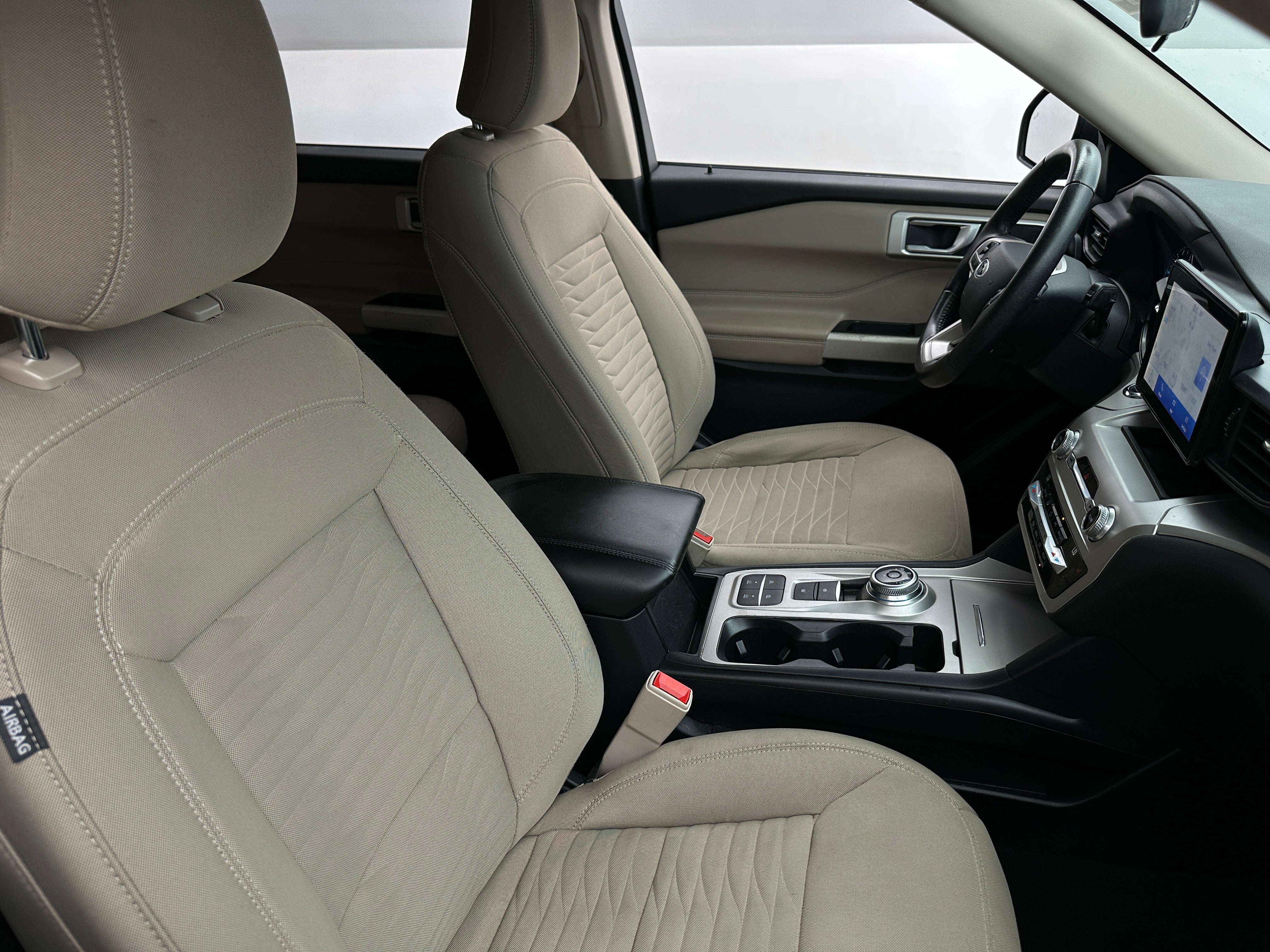 2021 Ford Explorer XLT 2