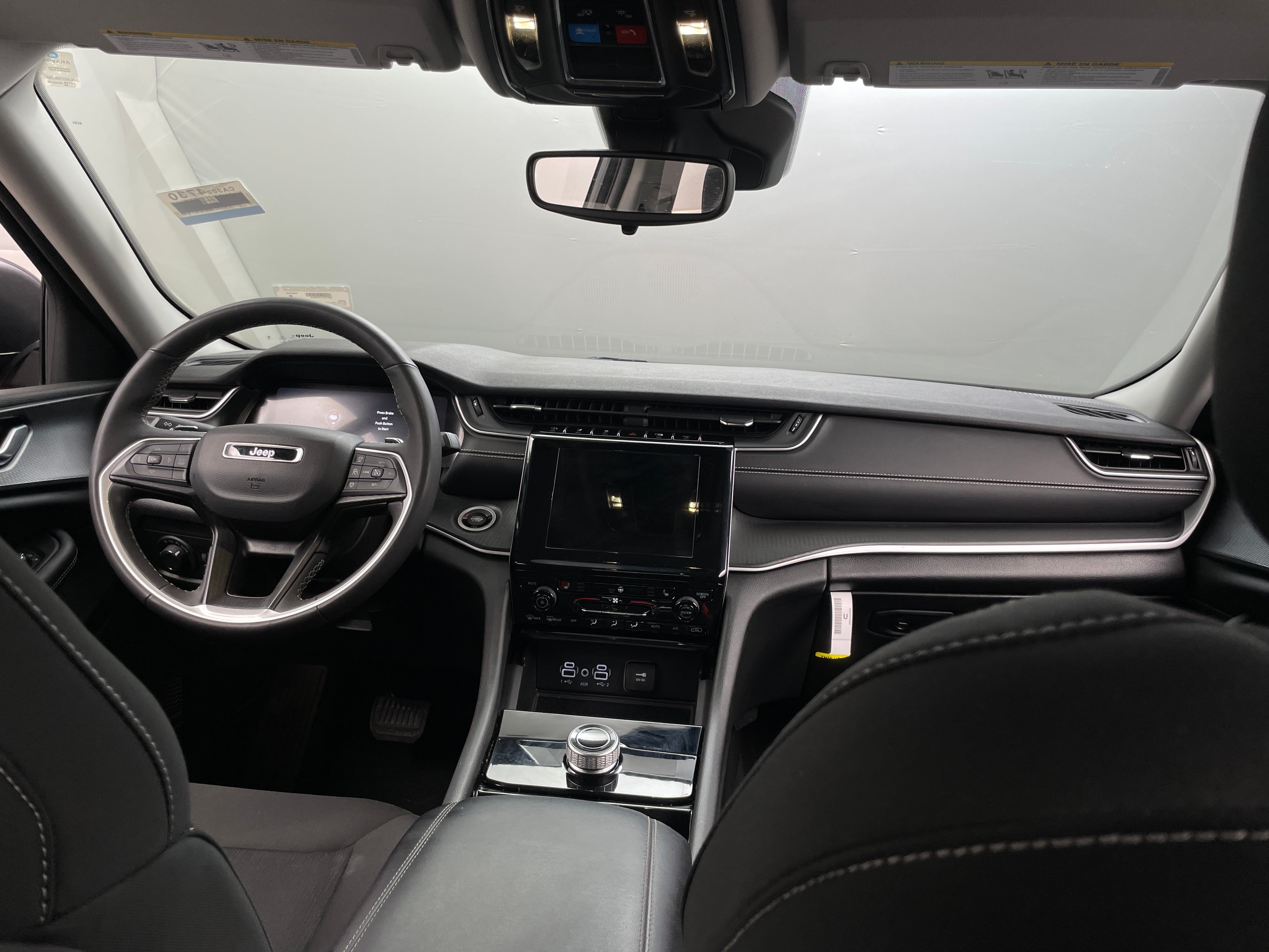 2023 Jeep Grand Cherokee Laredo 3