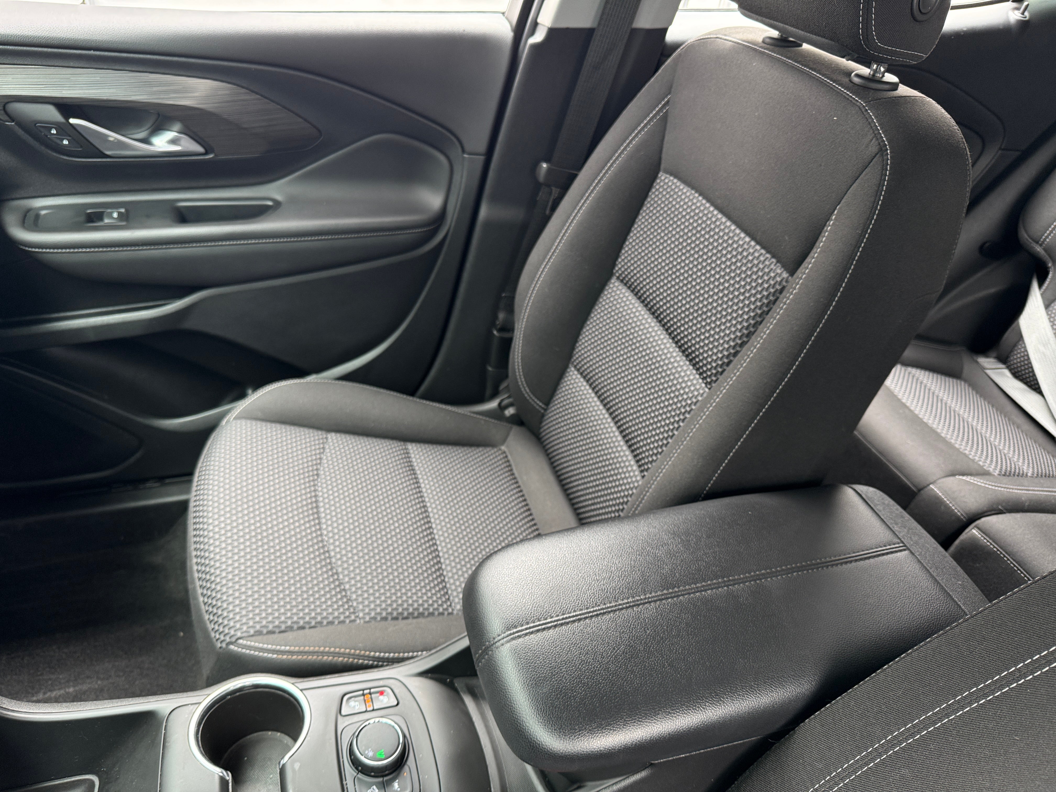 2022 GMC Terrain SLE 2