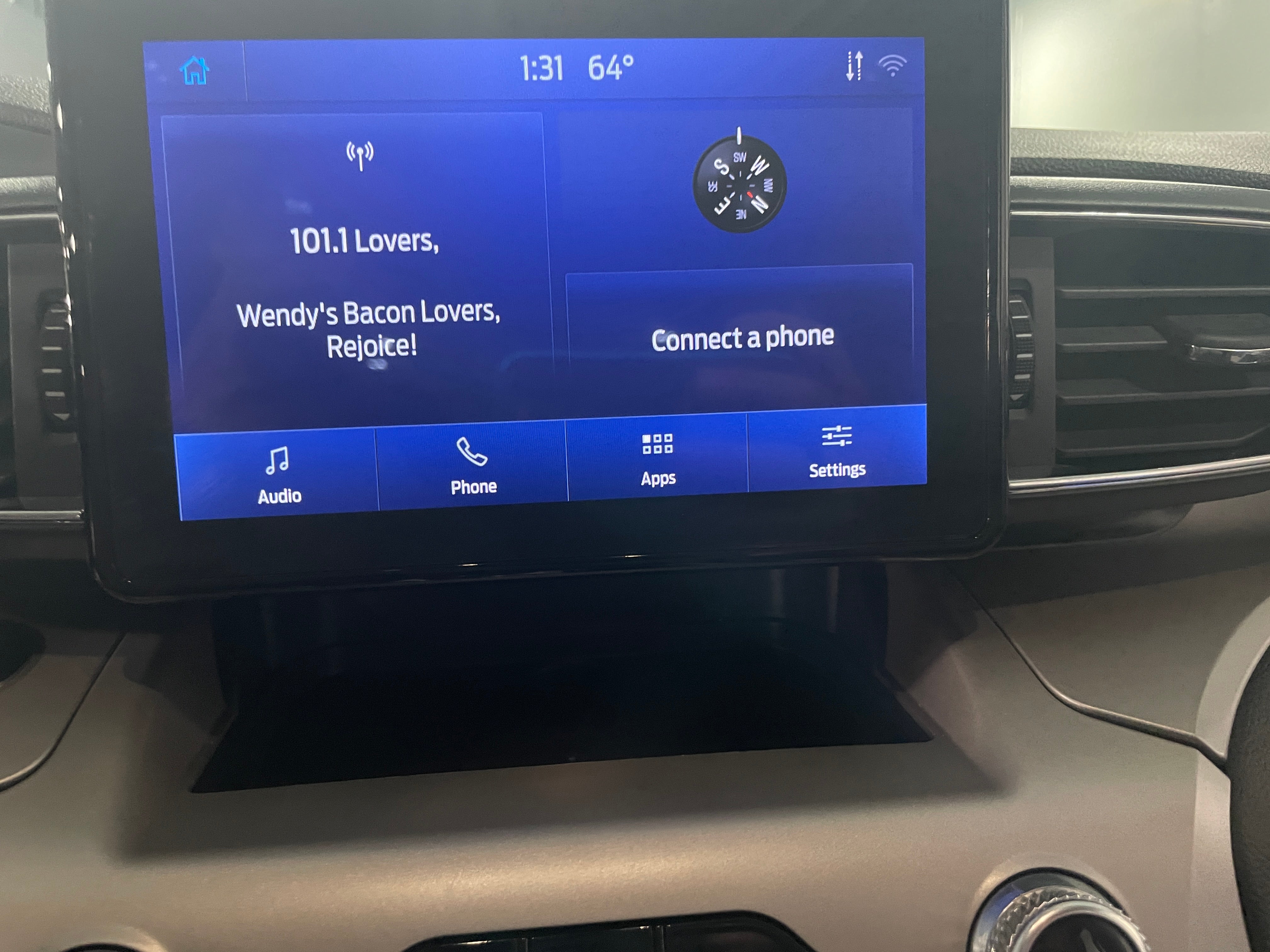 2024 Ford Explorer XLT 4