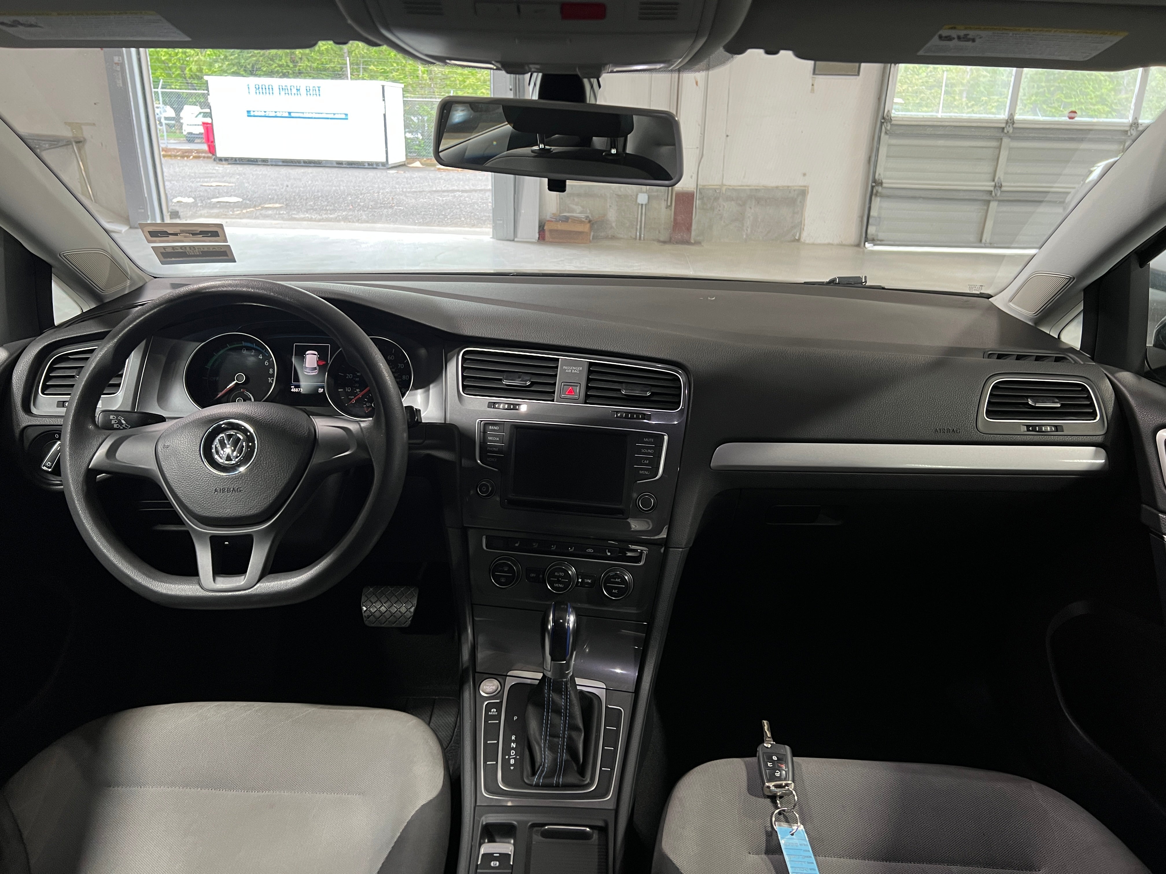 2016 Volkswagen e-Golf SE 3