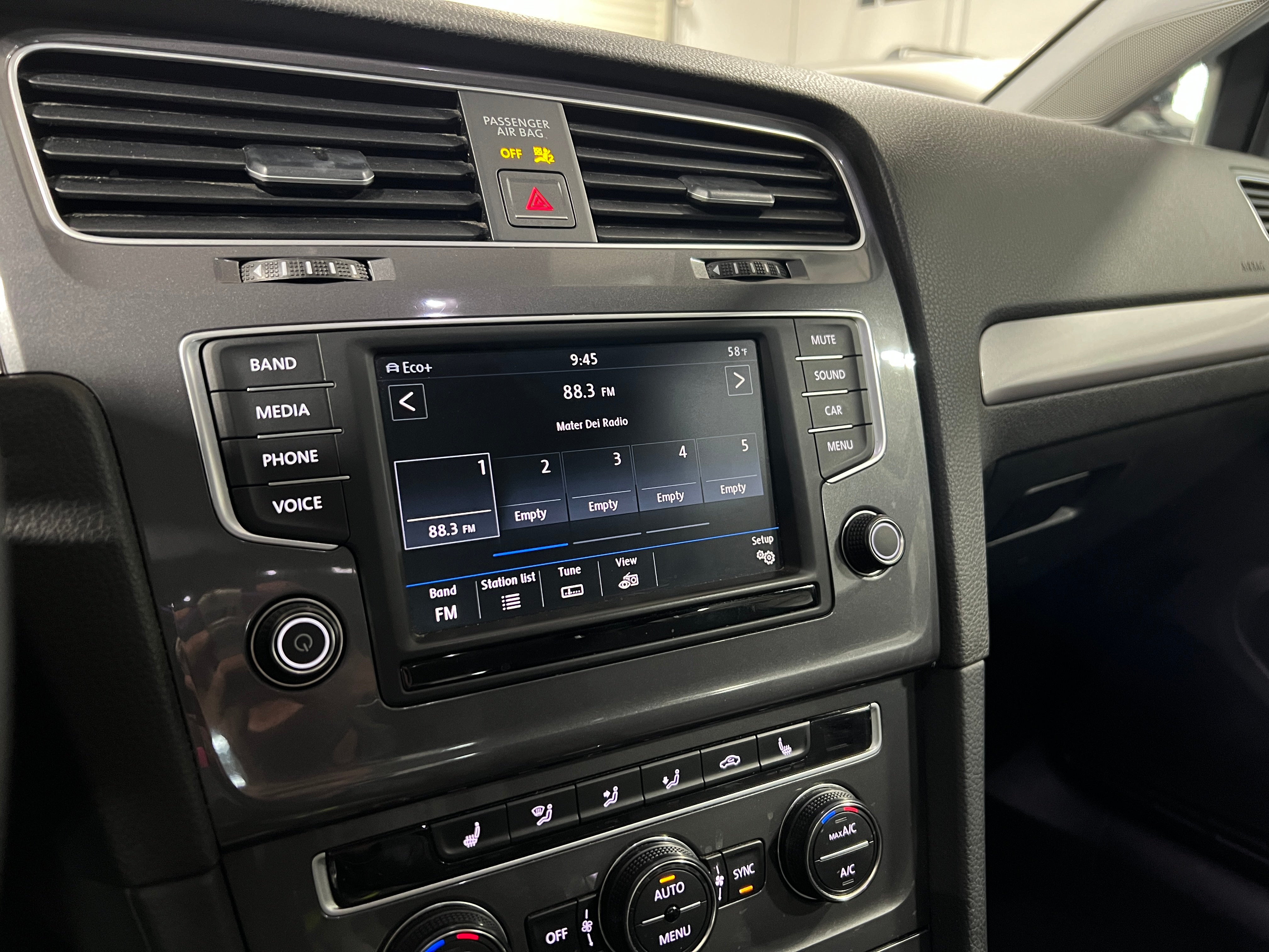 2016 Volkswagen e-Golf SE 4