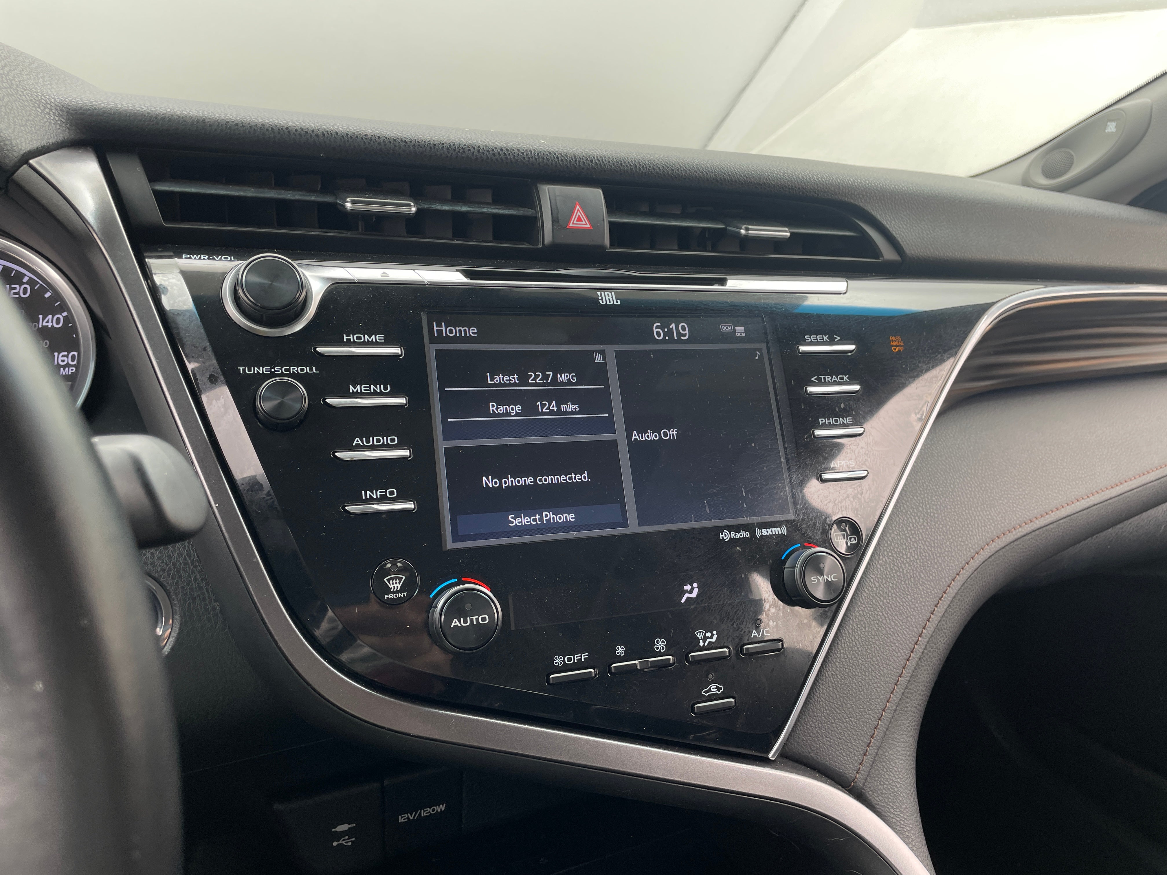 2018 Toyota Camry XLE 3