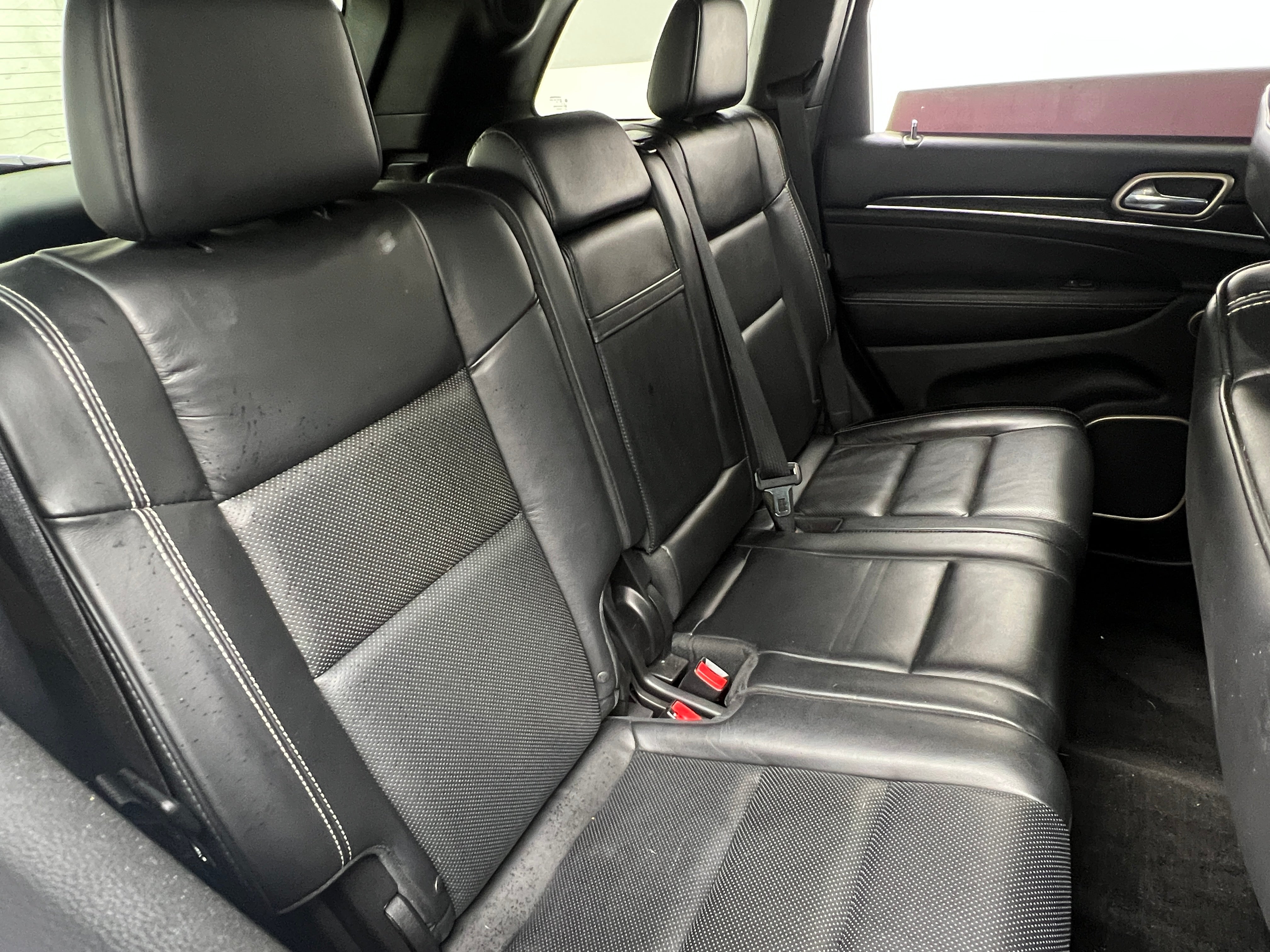 2015 Jeep Grand Cherokee Overland 5