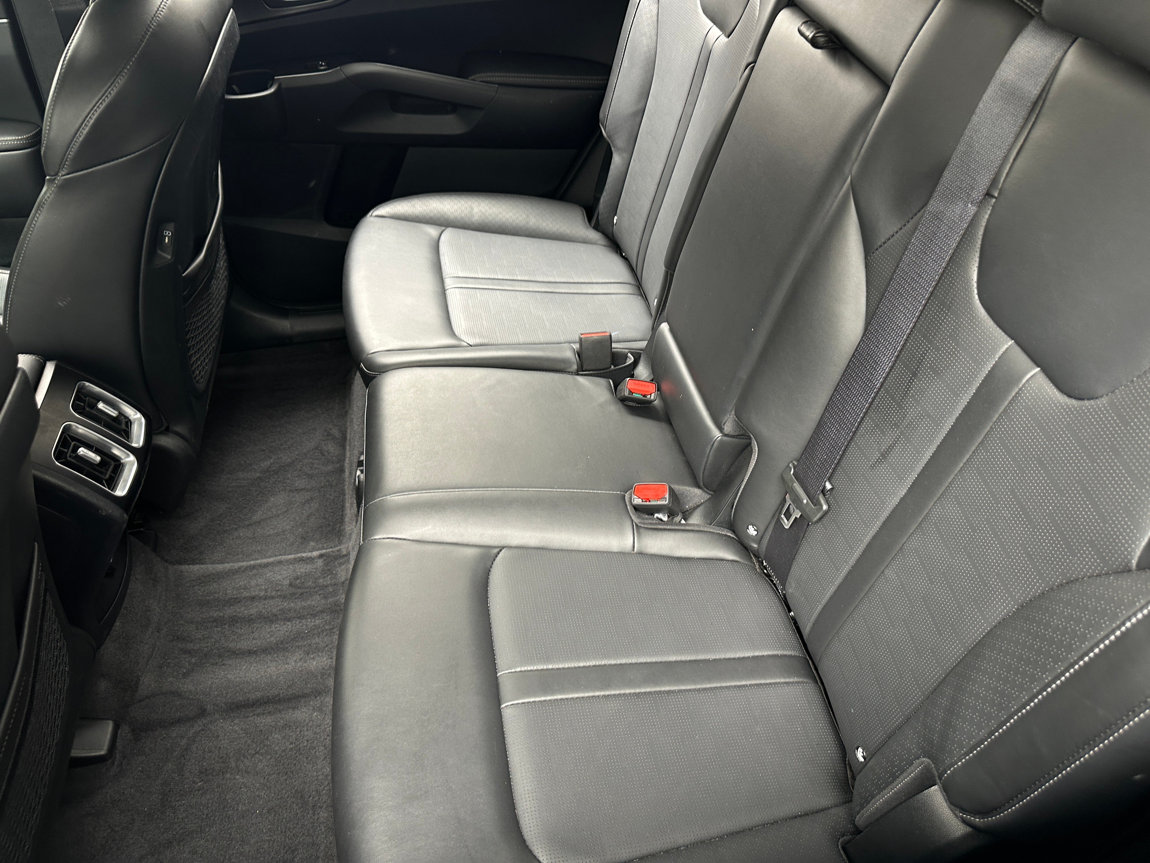2024 Kia Sorento S 5