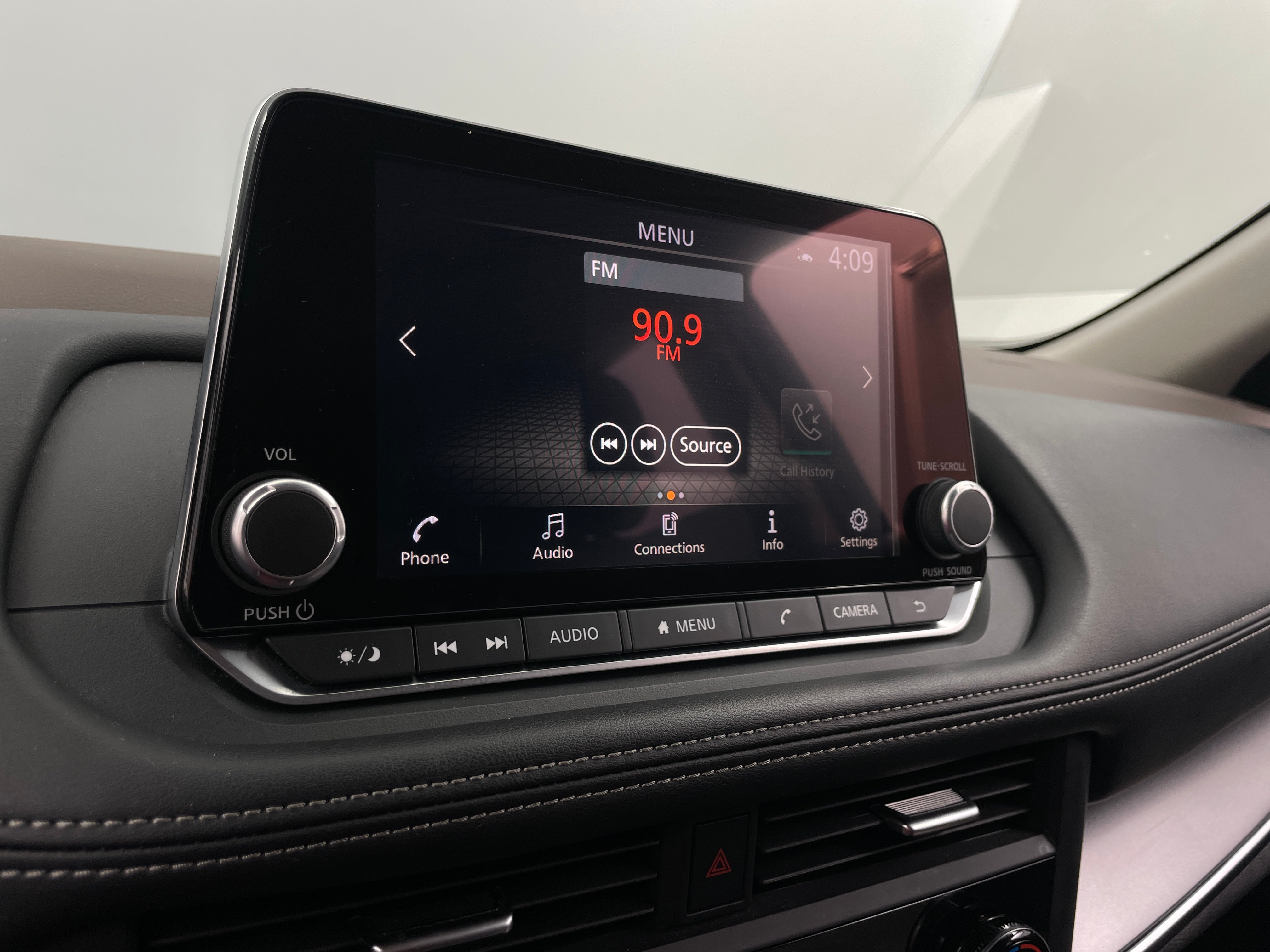 2023 Nissan Rogue SV 4