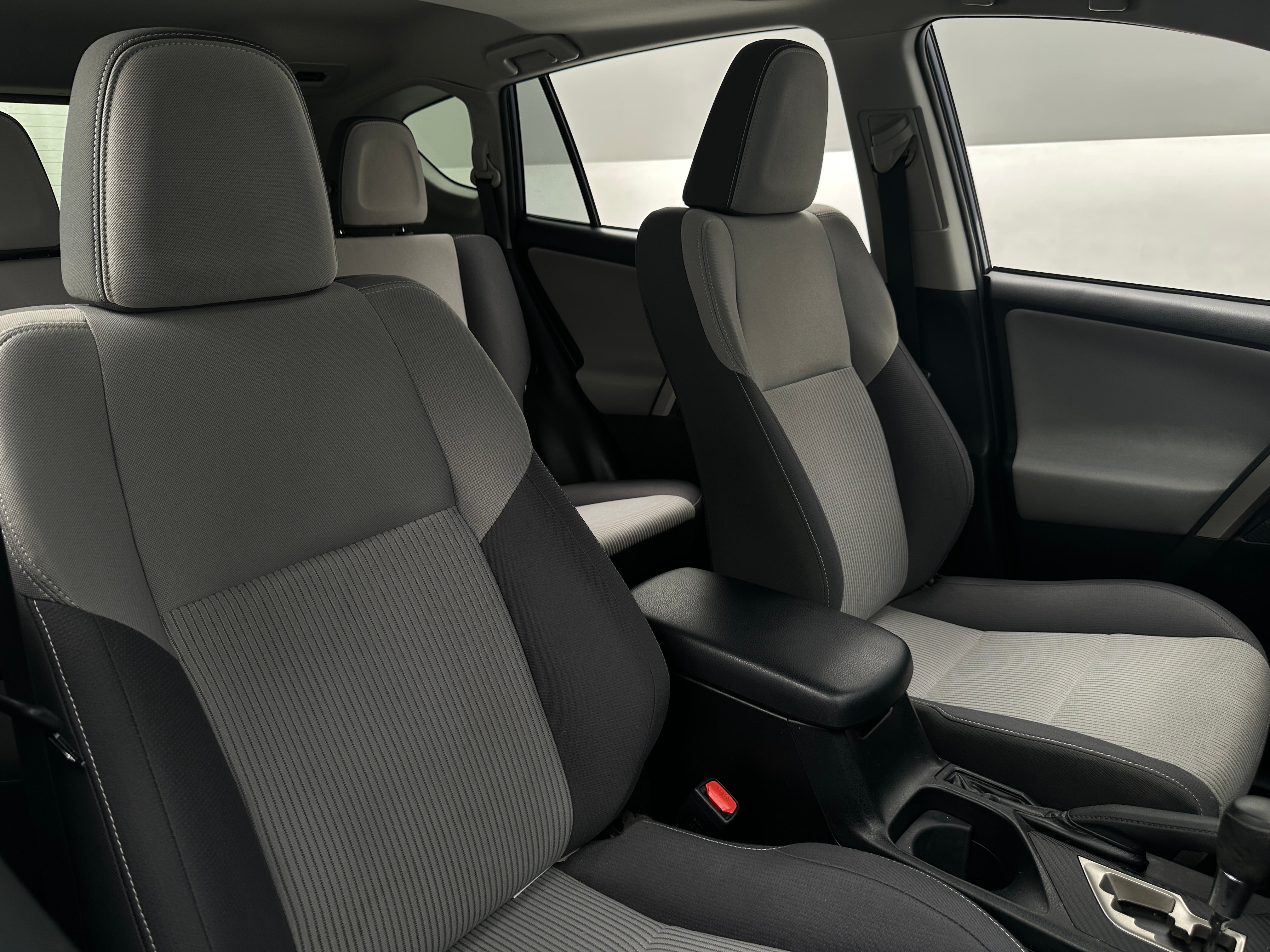 2014 Toyota RAV4 XLE 2